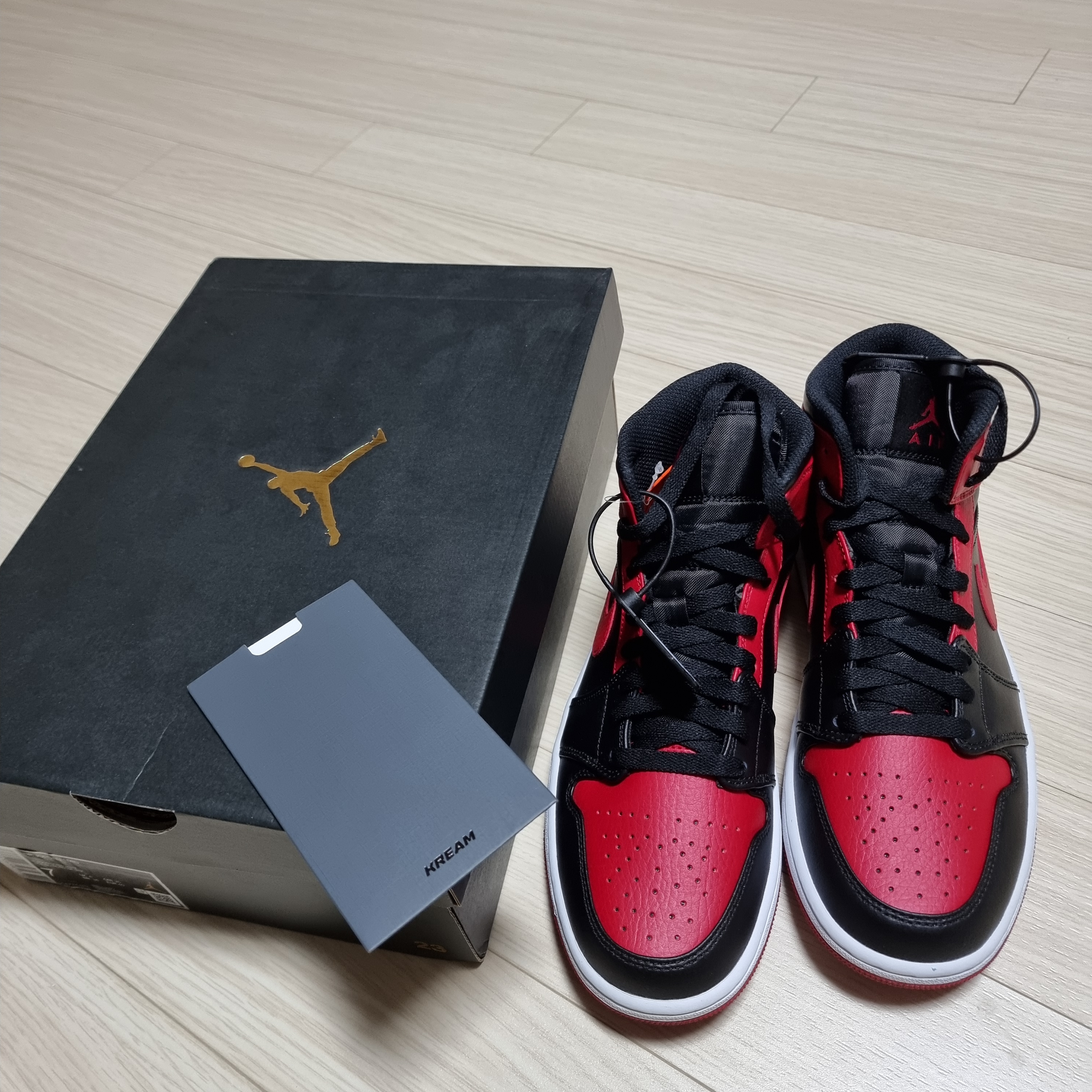 Jordan 1 Mid Bred Banned 2020 착용 스타일 - 1
