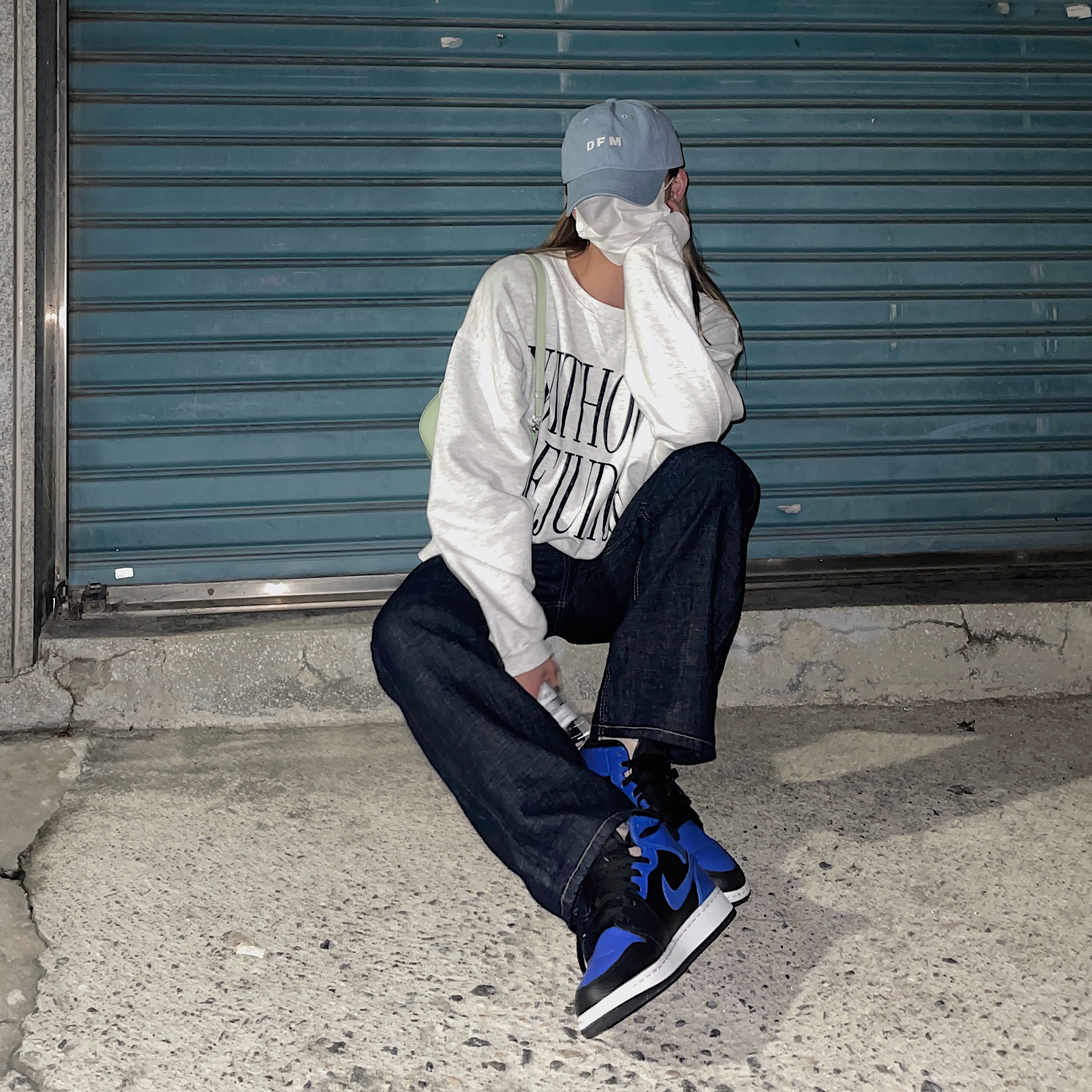 Jordan 1 Mid Black Hyper Royal, (GS) Jordan 1 Mid Black Hyper Royal 착용 스타일 - 1