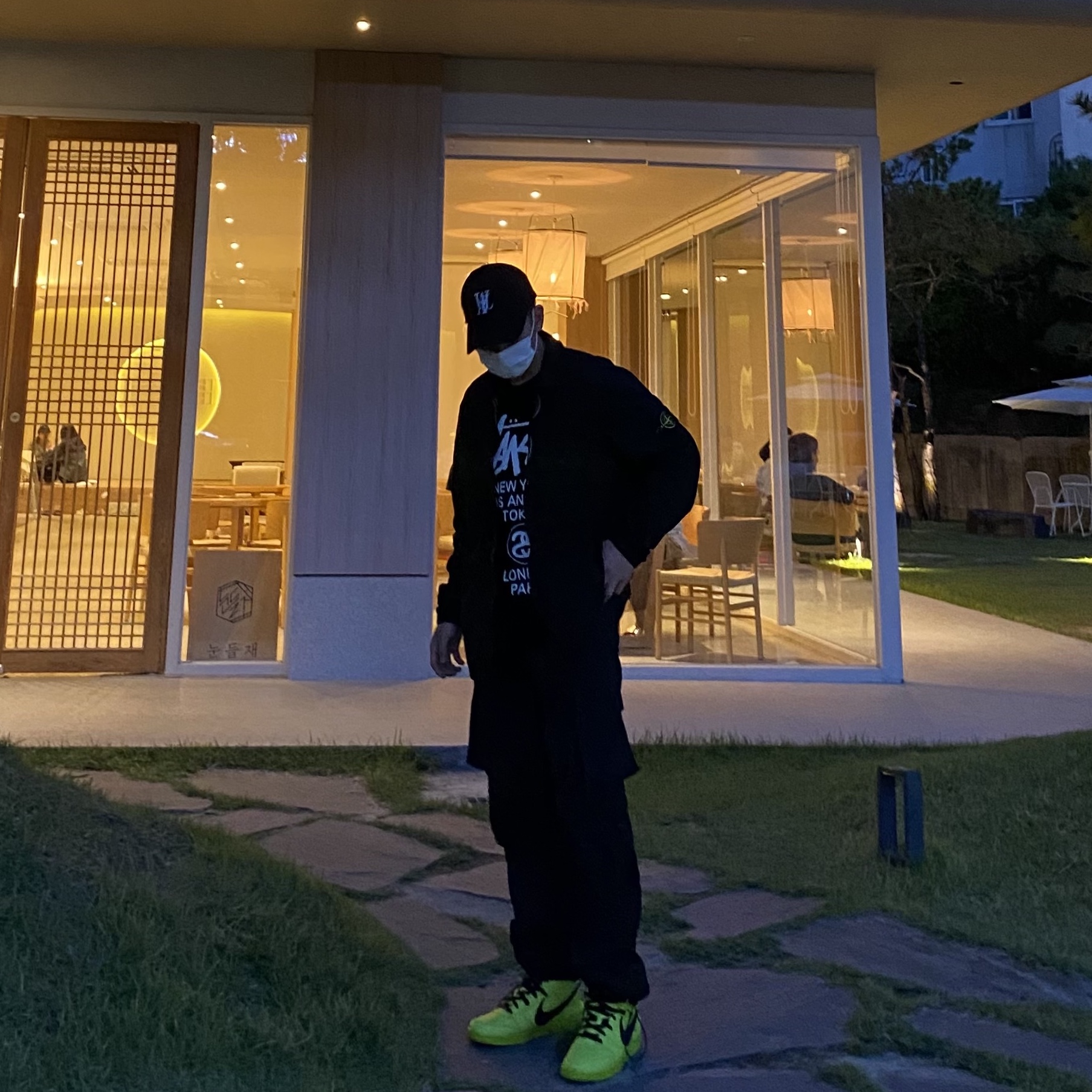 Nike x Ambush Dunk High Flash Lime, Stussy World Tour T-Shirt Black 착용 스타일