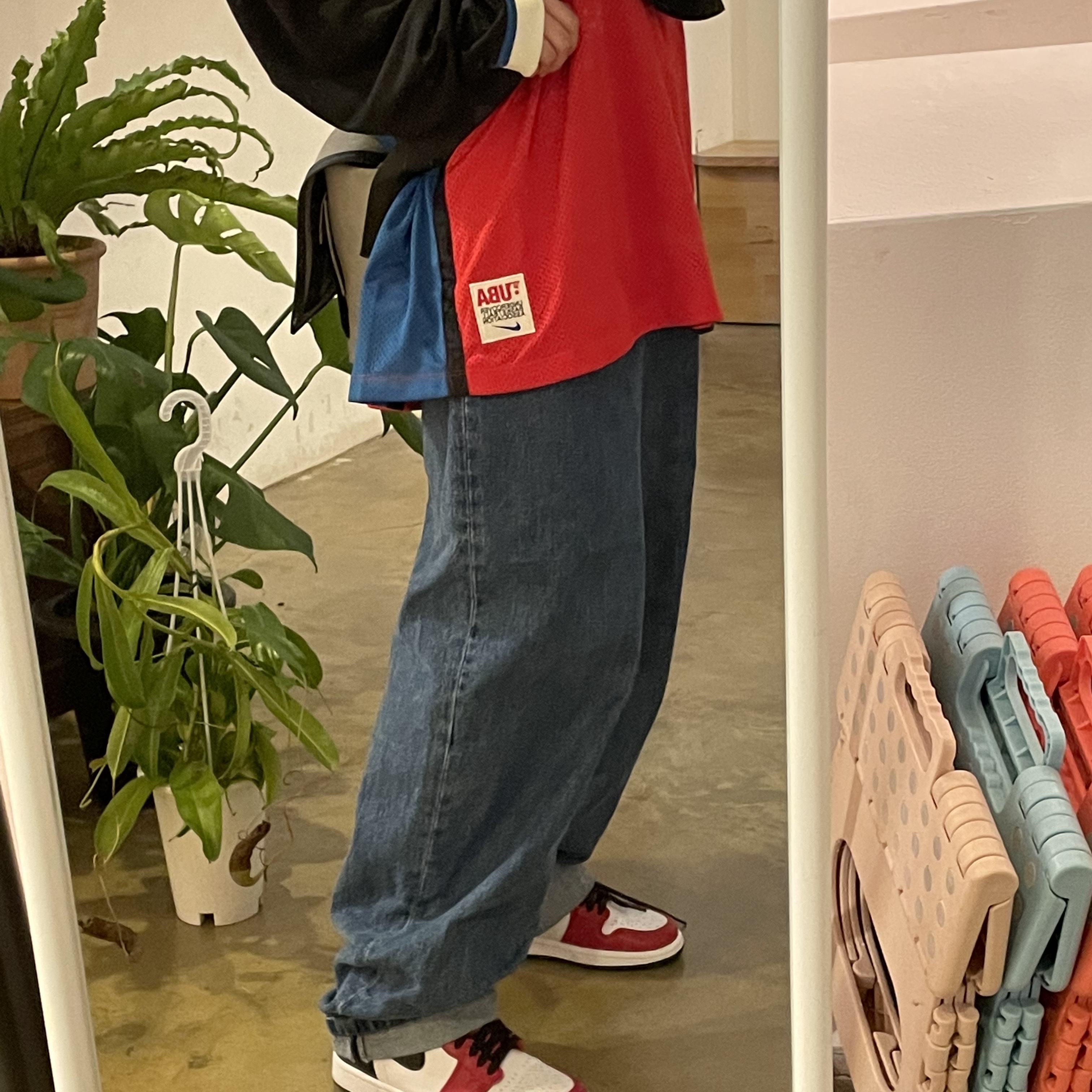 Nike x Undercover NRG Long Sleeve Shooting Top Red Black - Asia, (W) Jordan 1 Retro High Satin Red 착용 스타일 - 3