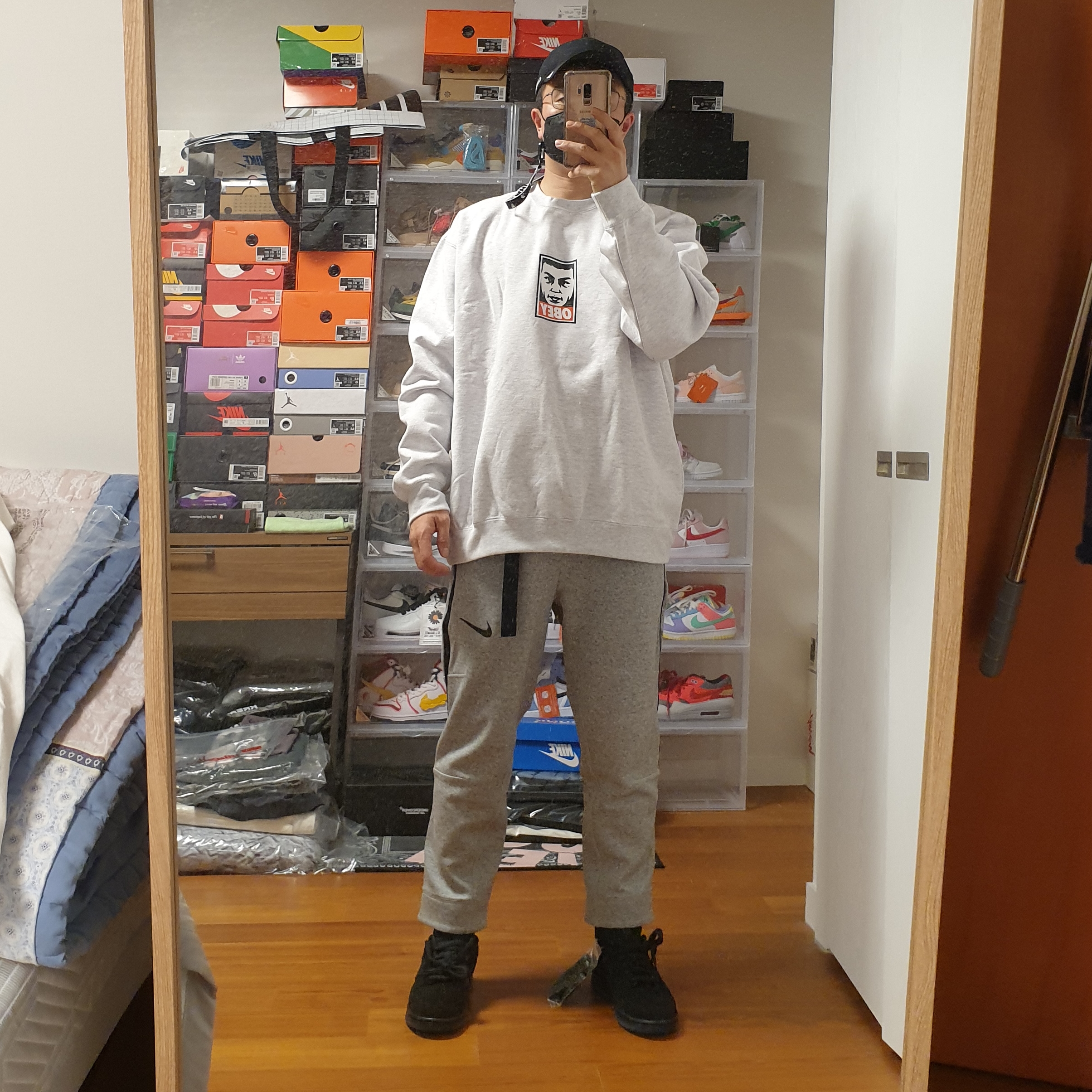 IAB Studio x Obey Beenzino Icon Crew Ash Gray, Nike x Drake Nocta Golf Cap Black 착용 스타일 - 2