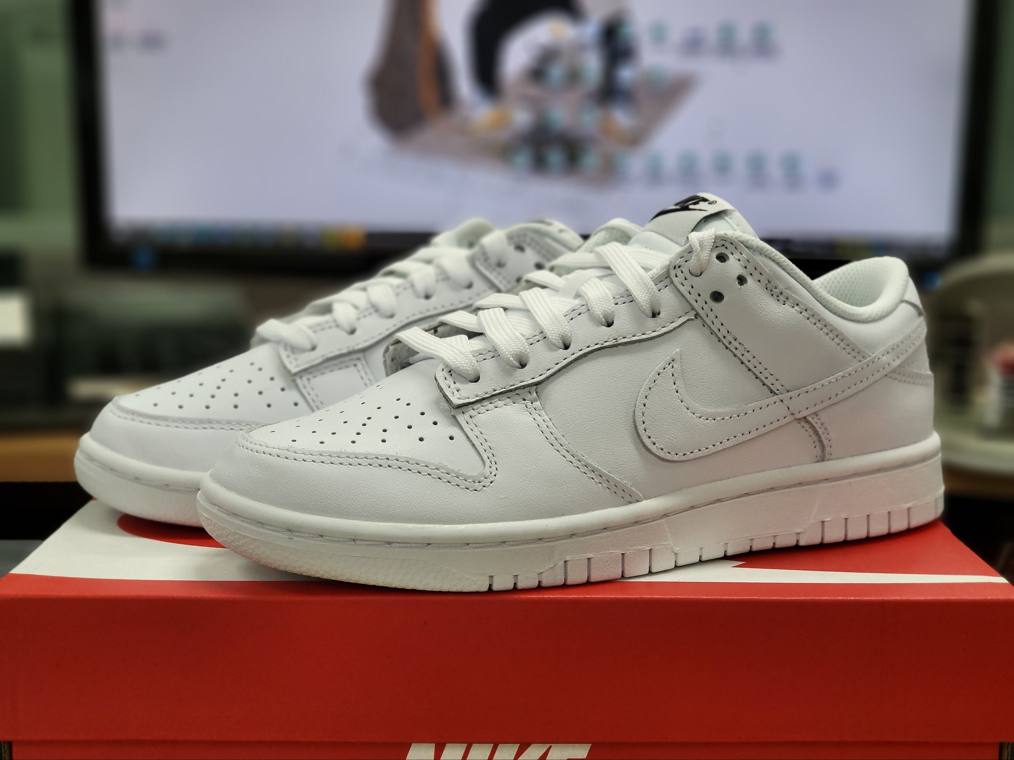 (W) Nike Dunk Low Triple White 착용 스타일