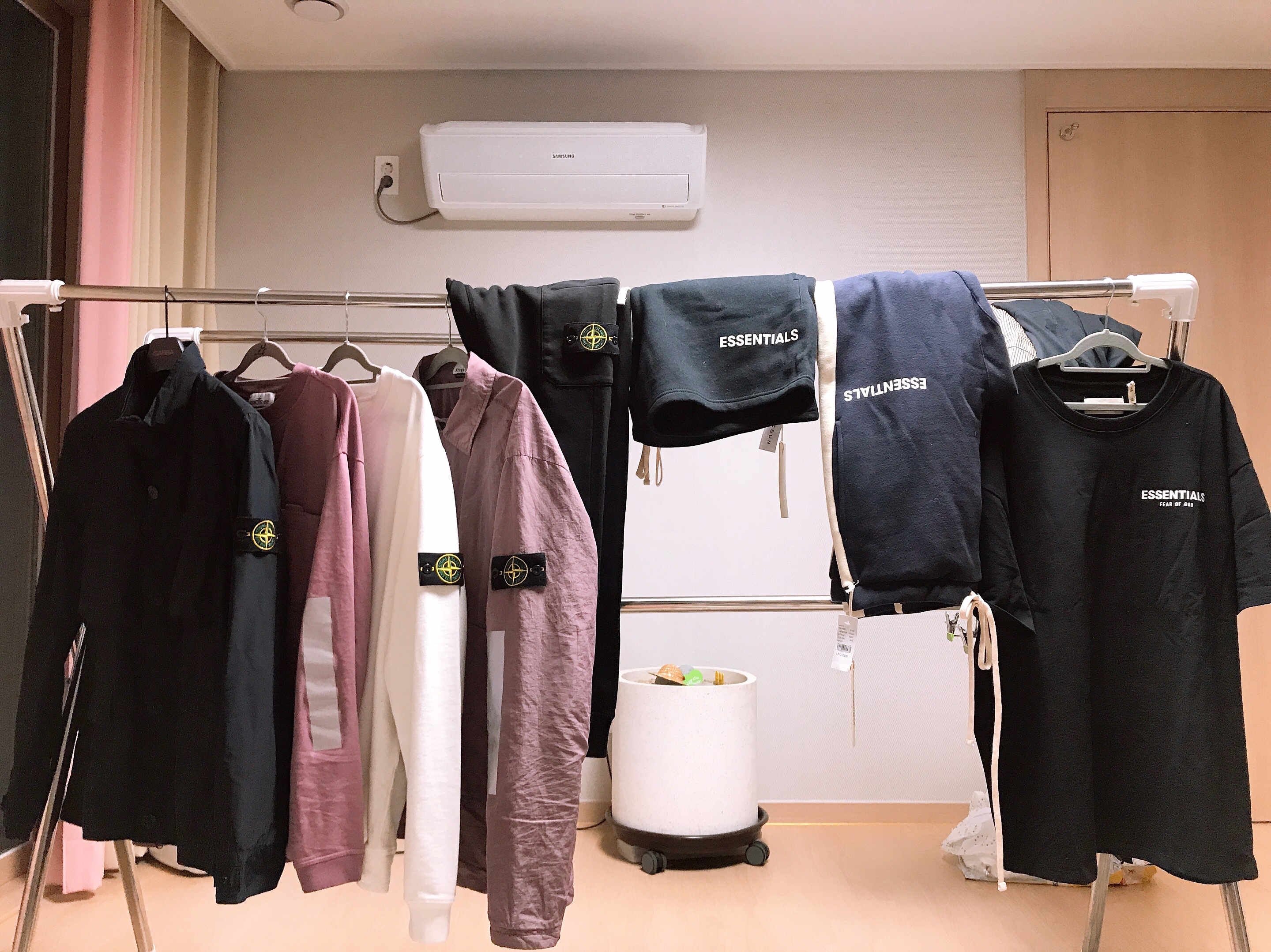 Stone Island 63020 Crewneck Sweatshirt White - 21FW, Stone Island 41022 Micro Reps Nylon Jacket Black - 21SS 착용 스타일