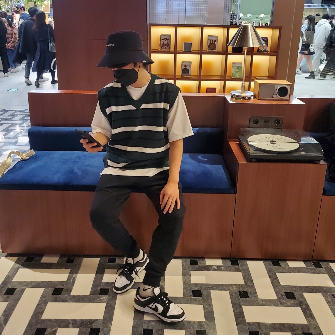 Nike Dunk Low Retro Black 착용 스타일