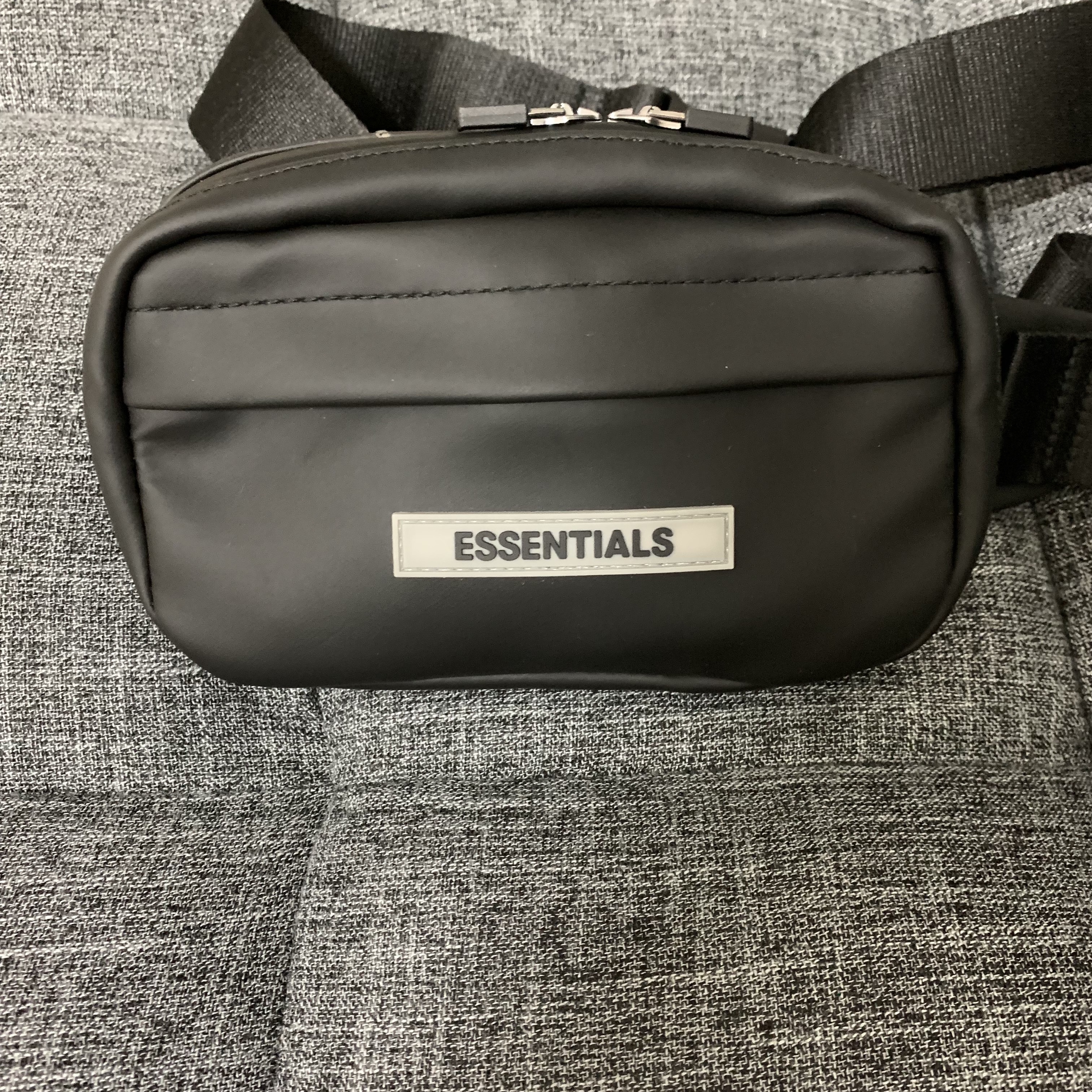Adidas Yeezy Boost 350 V2 Cream/Triple White, Essentials Coated Canvas Belt Bag Black - 20FW 착용 스타일 - 2