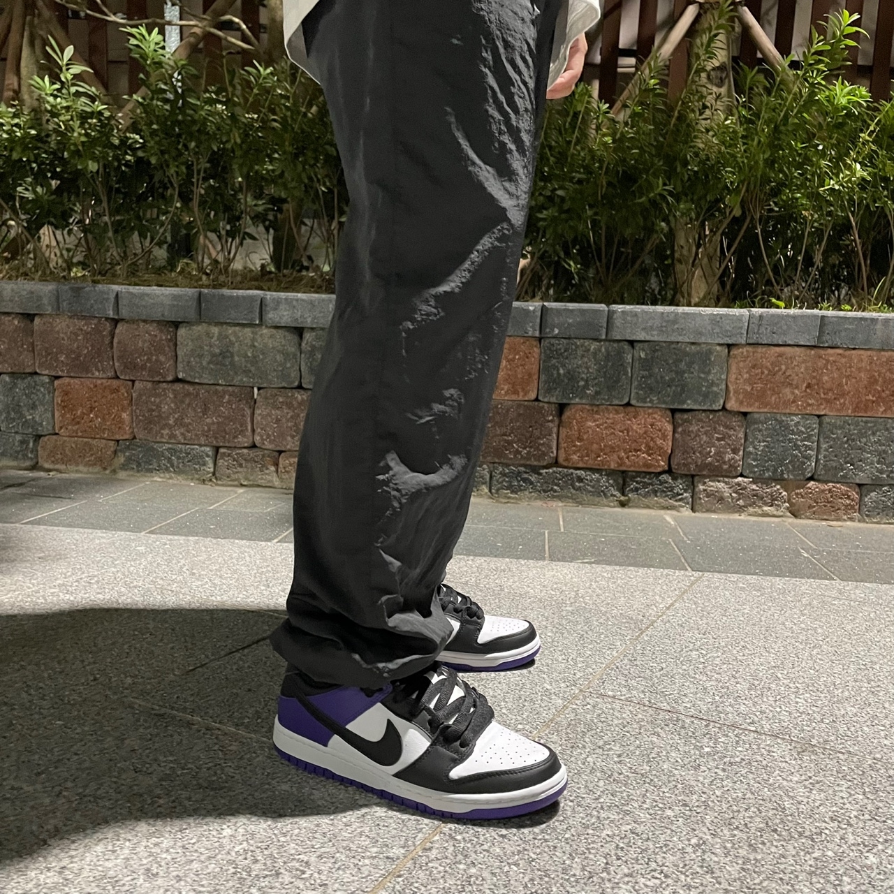 Nike SB Dunk Low Pro Court Purple 착용 스타일 - 2