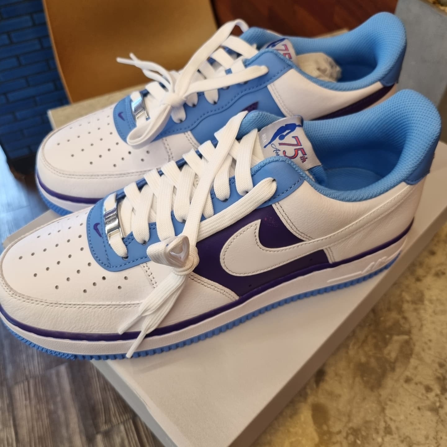 Nike x NBA Air Force 1 '07 LV8 EMB White and Coast Field 착용 스타일 - 1