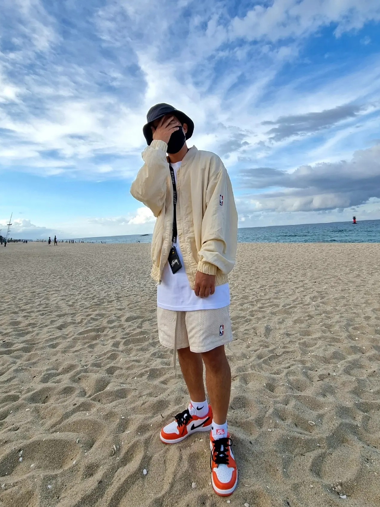 Jordan 1 Low OG Starfish, Nike x Fear of God Basketball Jacket String 착용 스타일