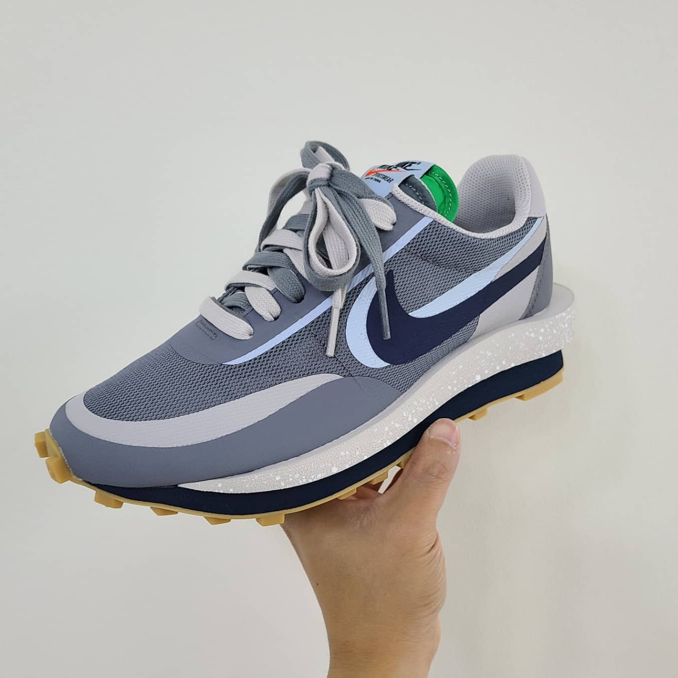 Nike x Sacai x Clot LDWaffle Cool Grey 착용 스타일 - 1