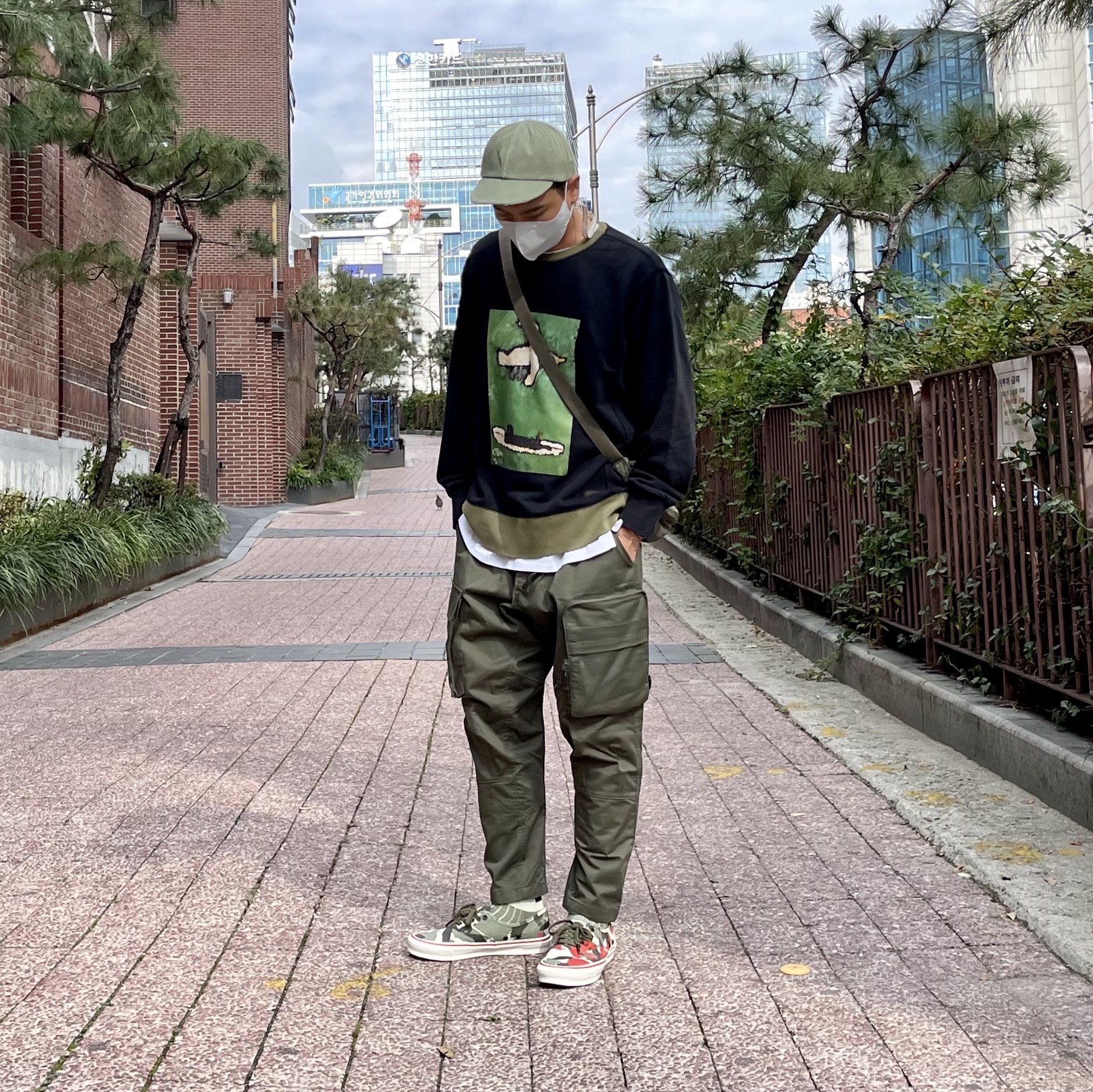 Vans Vault x Nigel Cabourn OG Authentic LX Army Green Camo, Nike ACG Cargo Pants Cargo Khaki - Asia 착용 스타일 - 1