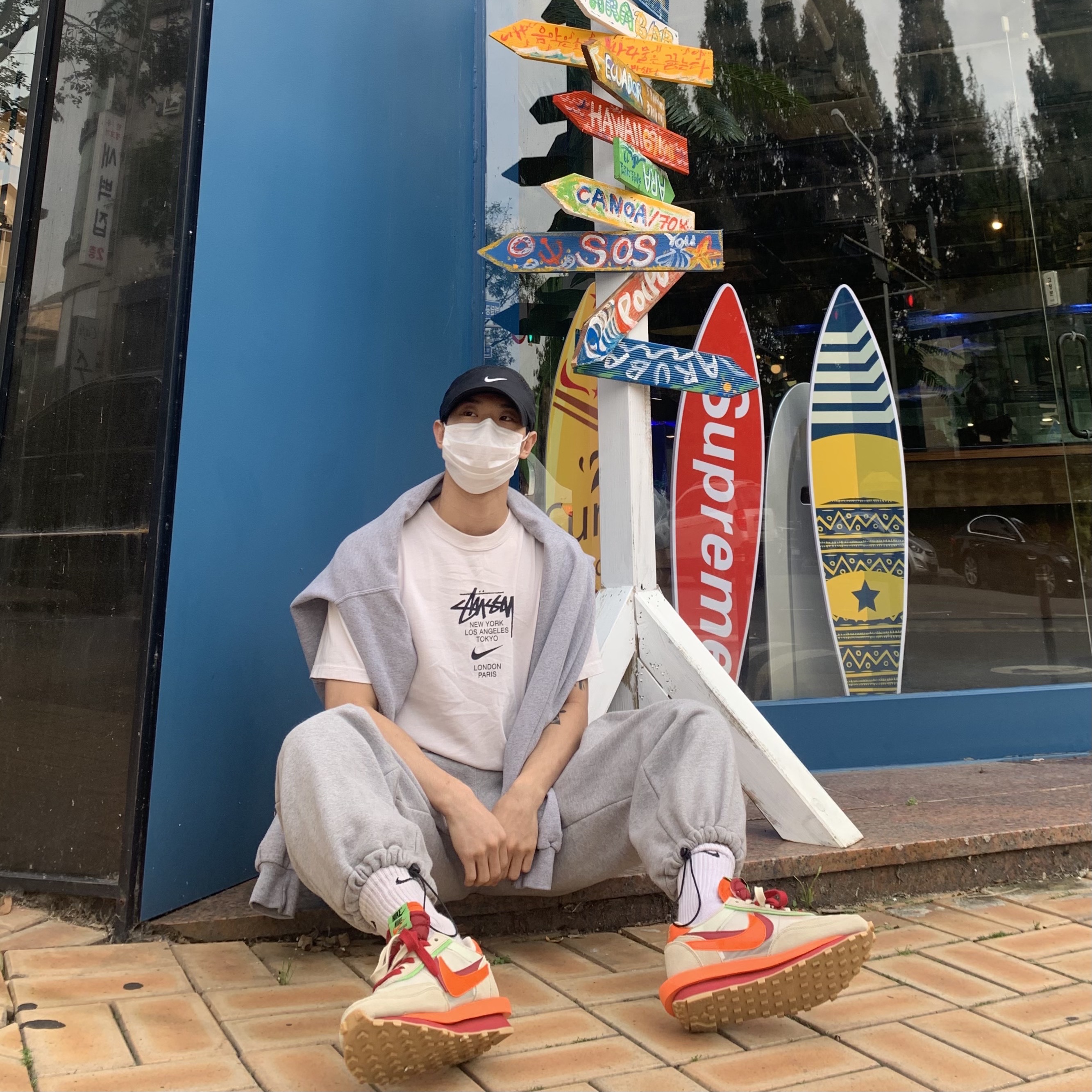 Nike x Sacai x Clot LDWaffle Orange Blaze, Nike x Stussy WT T-Shirt White - US/EU 착용 스타일