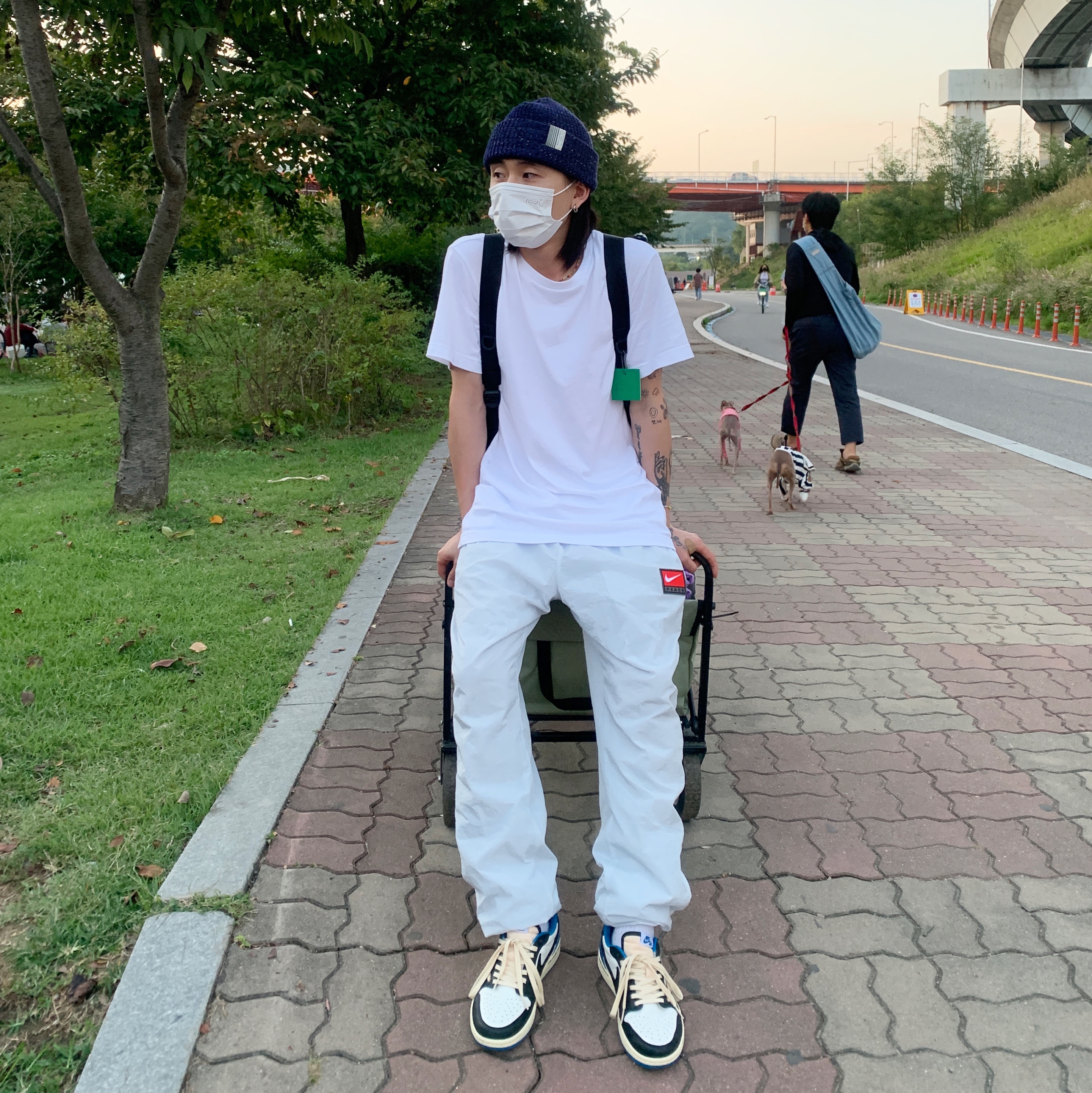 Jordan 1 x Travis Scott x Fragment Retro Low OG SP Military Blue 착용 스타일
