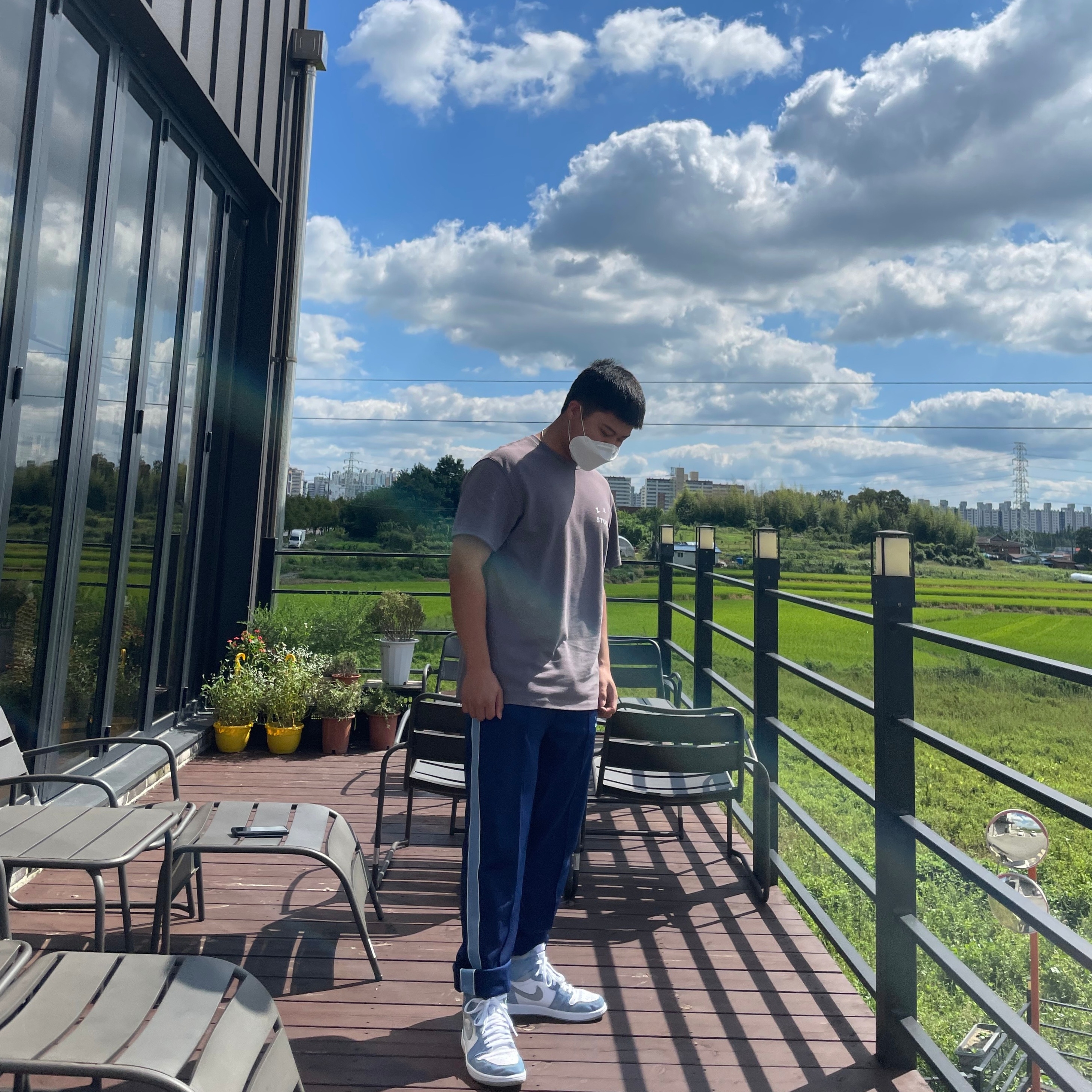 IAB Studio Track Pants Navy - 21SS, IAB Studio At Home T-Shirt Charcoal 착용 스타일
