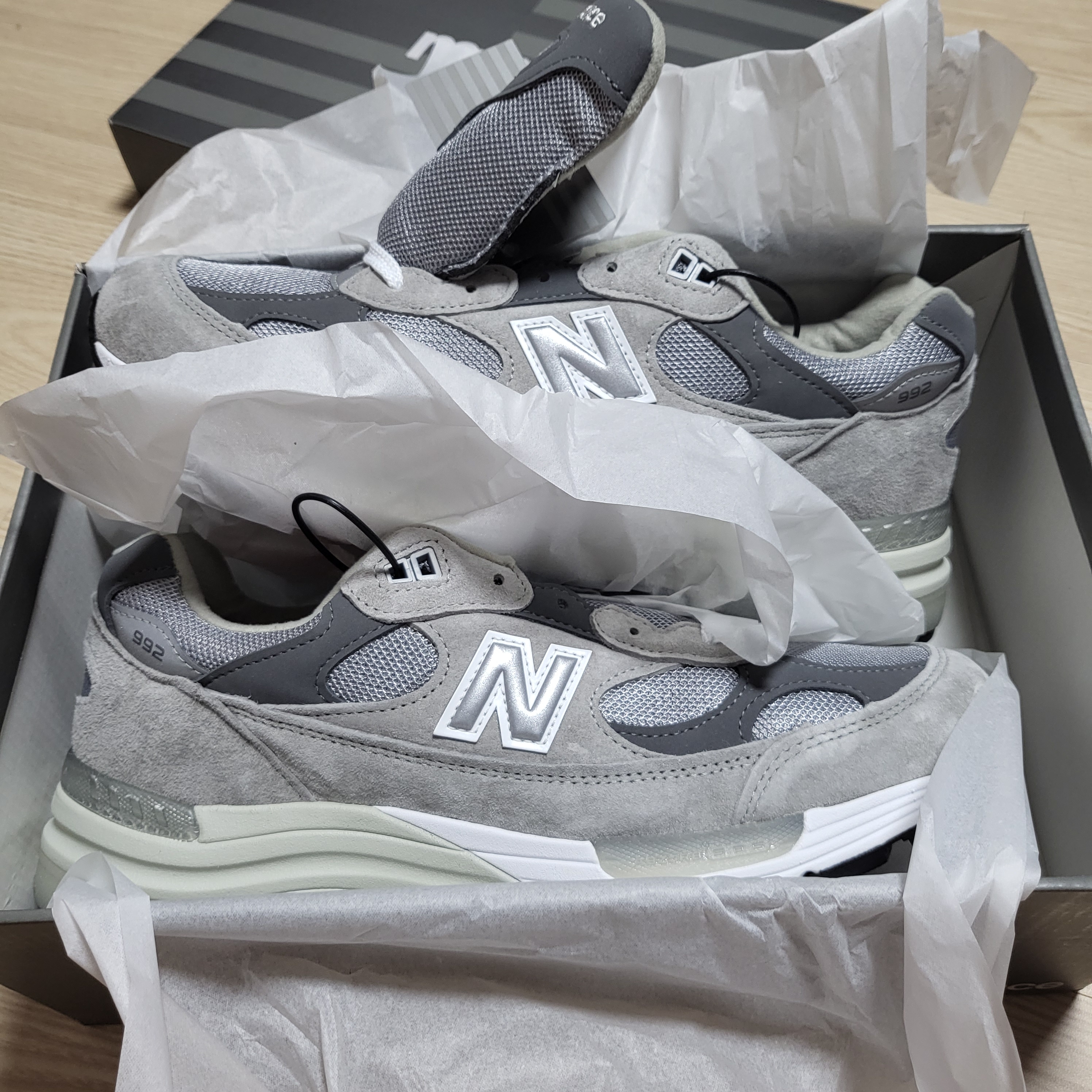 New Balance 992 Made in USA Grey - D Standard 착용 스타일 - 2