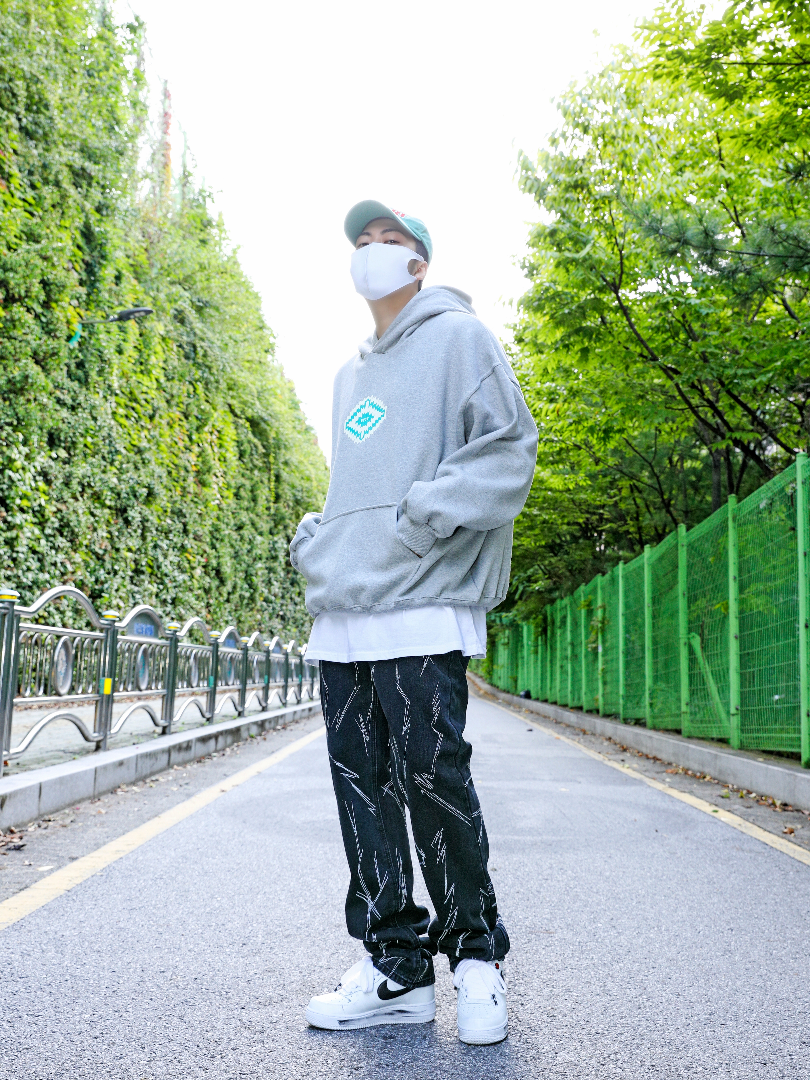 Nike x Peaceminusone Air Force 1 Low Para-Noise 2.0 착용 스타일 - 2