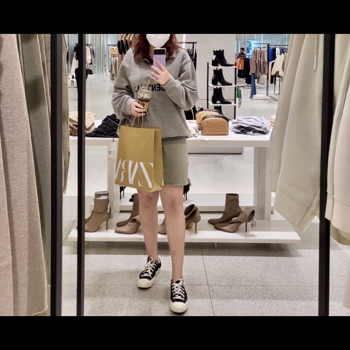 Essentials Half-Zip Pullover Heather Oatmeal/Dark Heather Oatmeal - 20FW, (Kids) Essentials Sweashorts Pistachio - 21FW 착용 스타일
