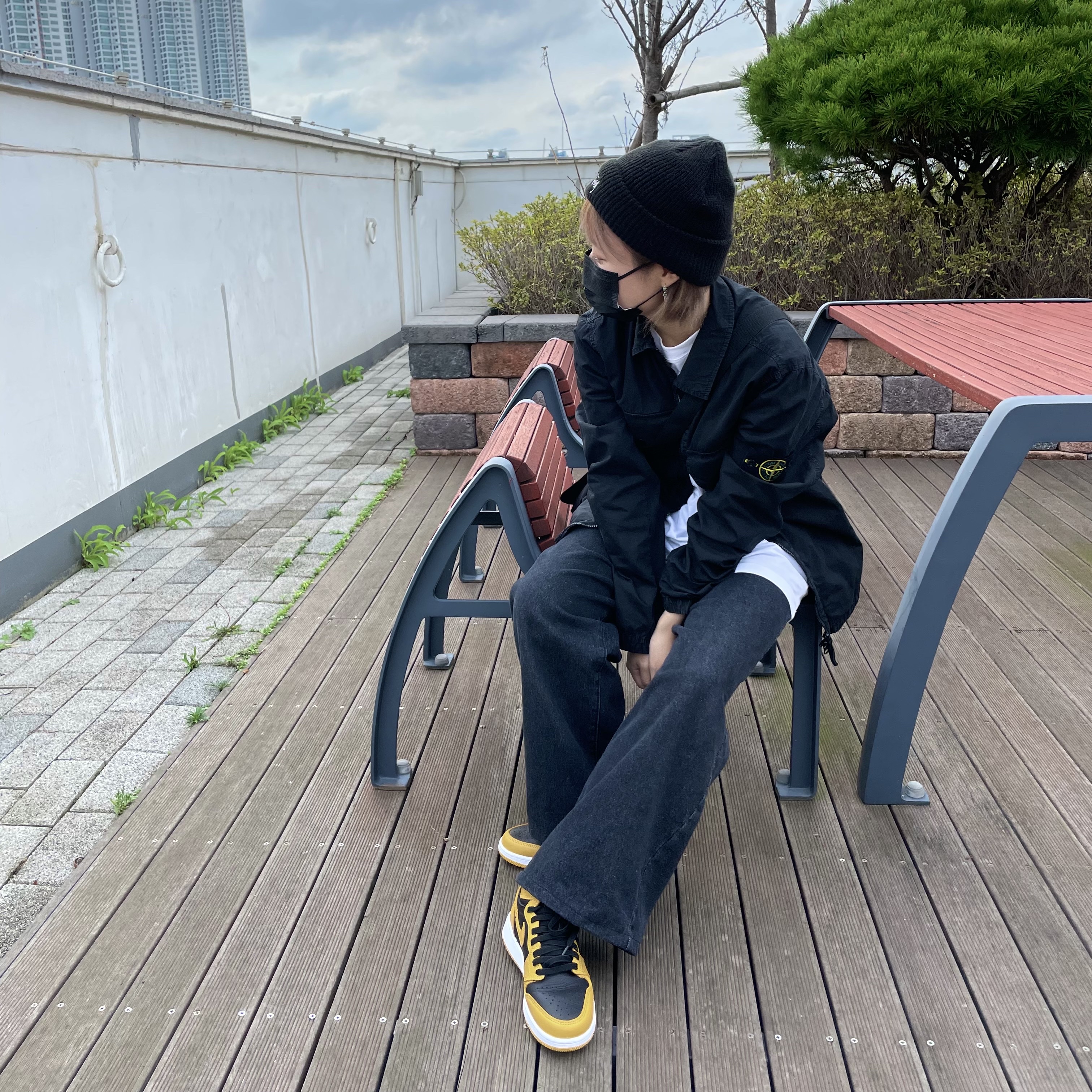 Stone Island 113WN T.CO+OLD Overshirt Black - 21FW, Jordan 1 Retro High OG Pollen 착용 스타일