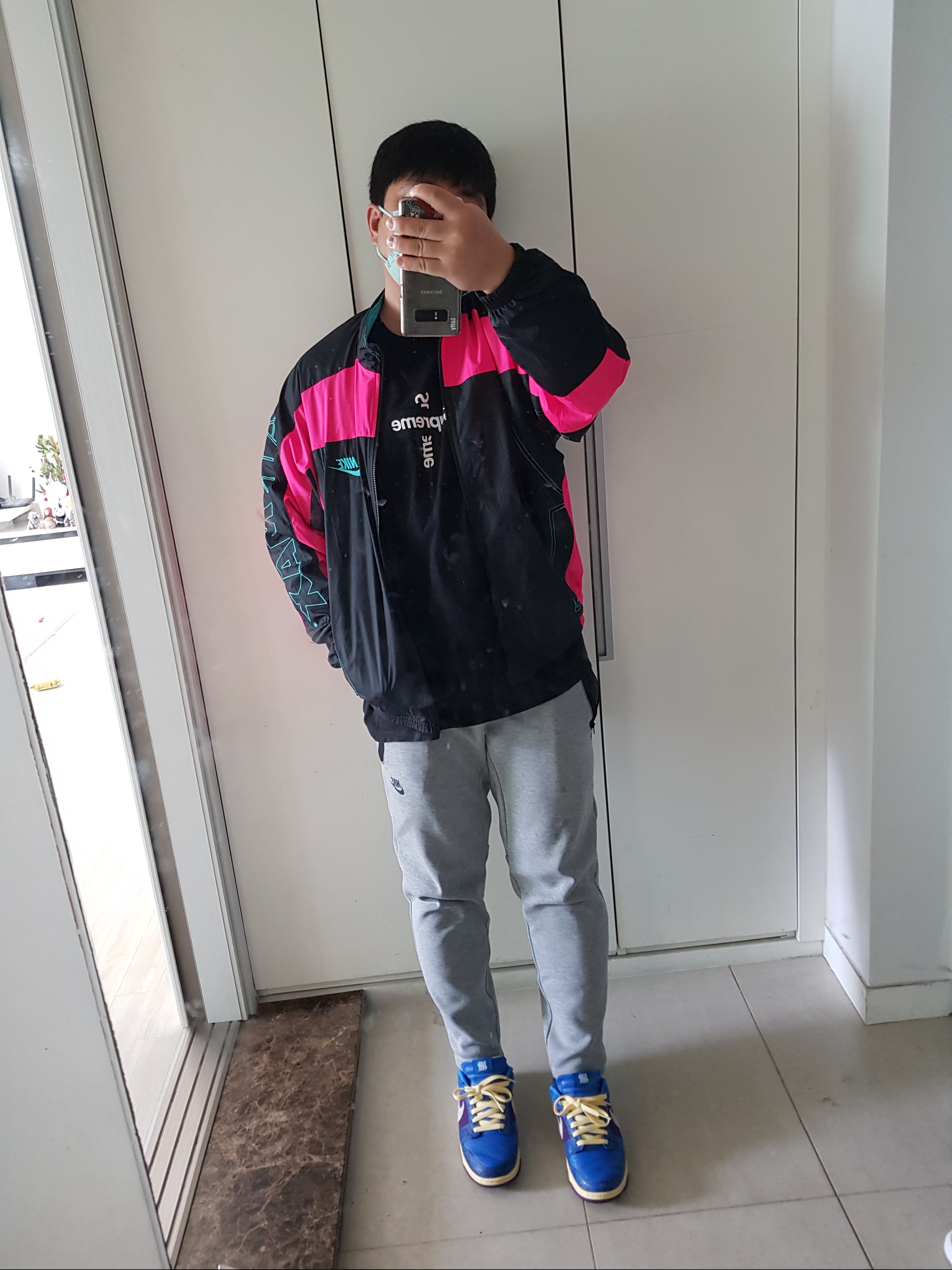 Nike x Undefeated Dunk Low SP 5 On It, Nike x Atmos NRG Vintage PTHWK Track Jacket Black 착용 스타일