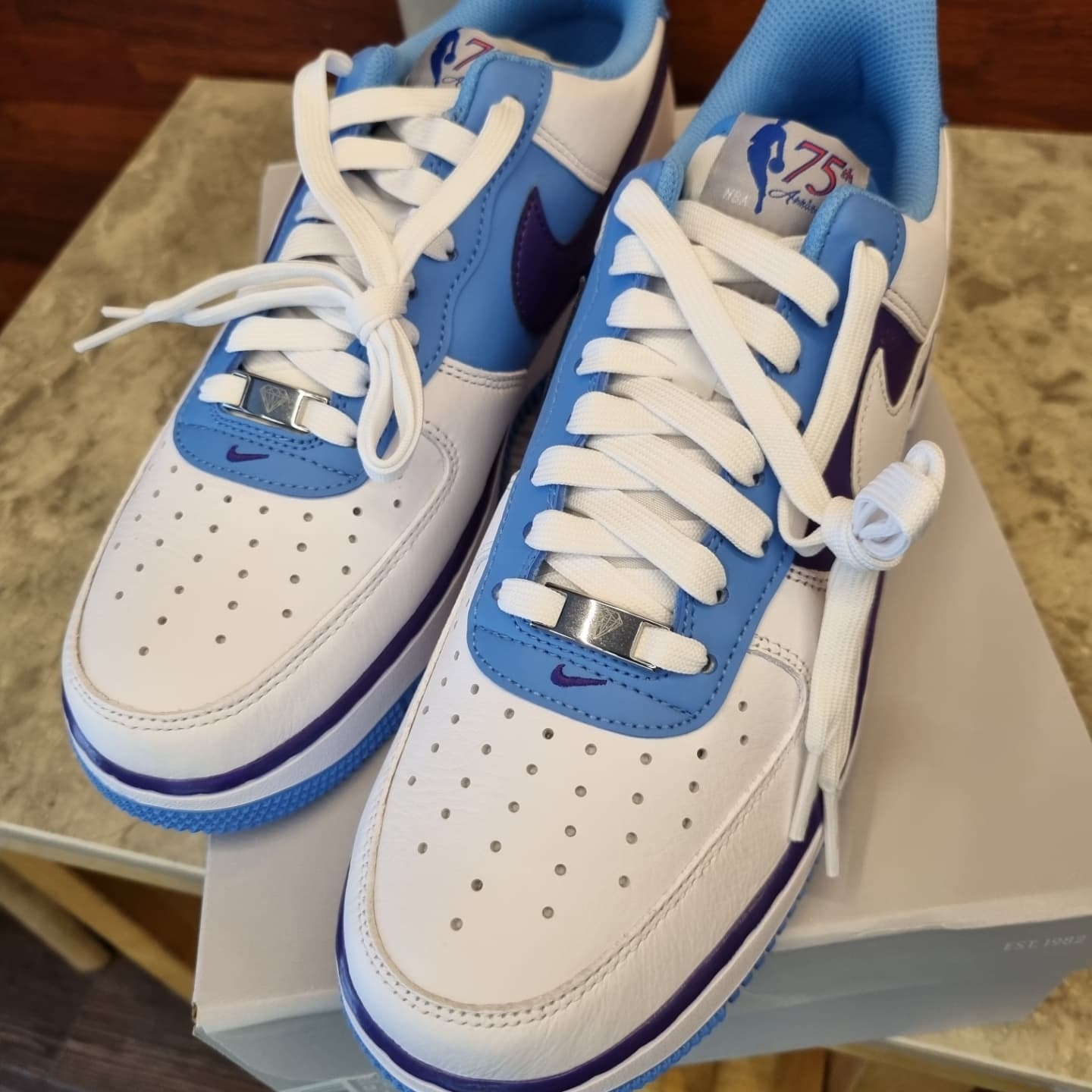Nike x NBA Air Force 1 '07 LV8 EMB White and Coast Field 착용 스타일 - 2