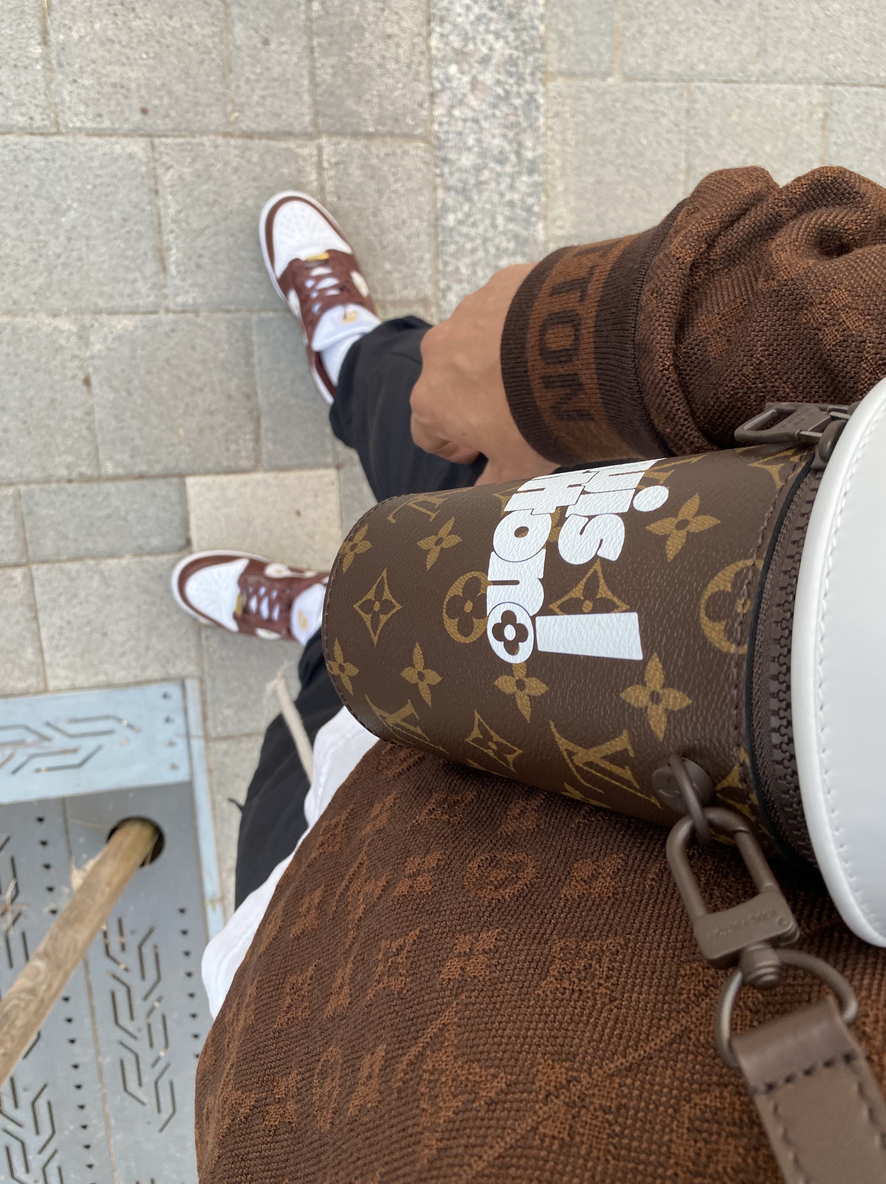 Nike x Supreme SB Dunk Low Barkroot Brown 착용 스타일 - 3