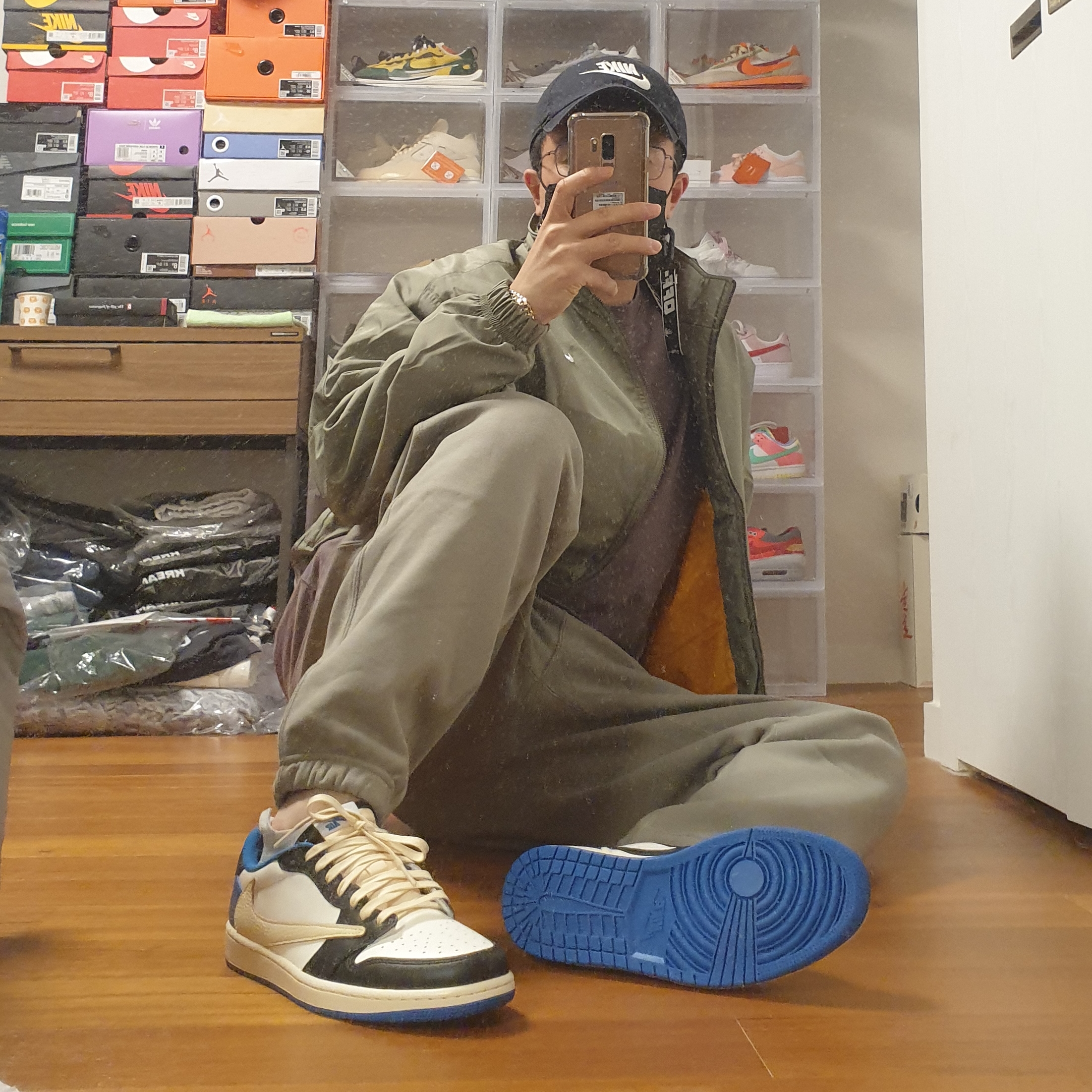 Nike NRG Solo Swoosh Satin Bomber Jacket Light Army - US/EU, Nike NRG Solo Swoosh Fleece Pants Light Army - US/EU 착용 스타일 - 5