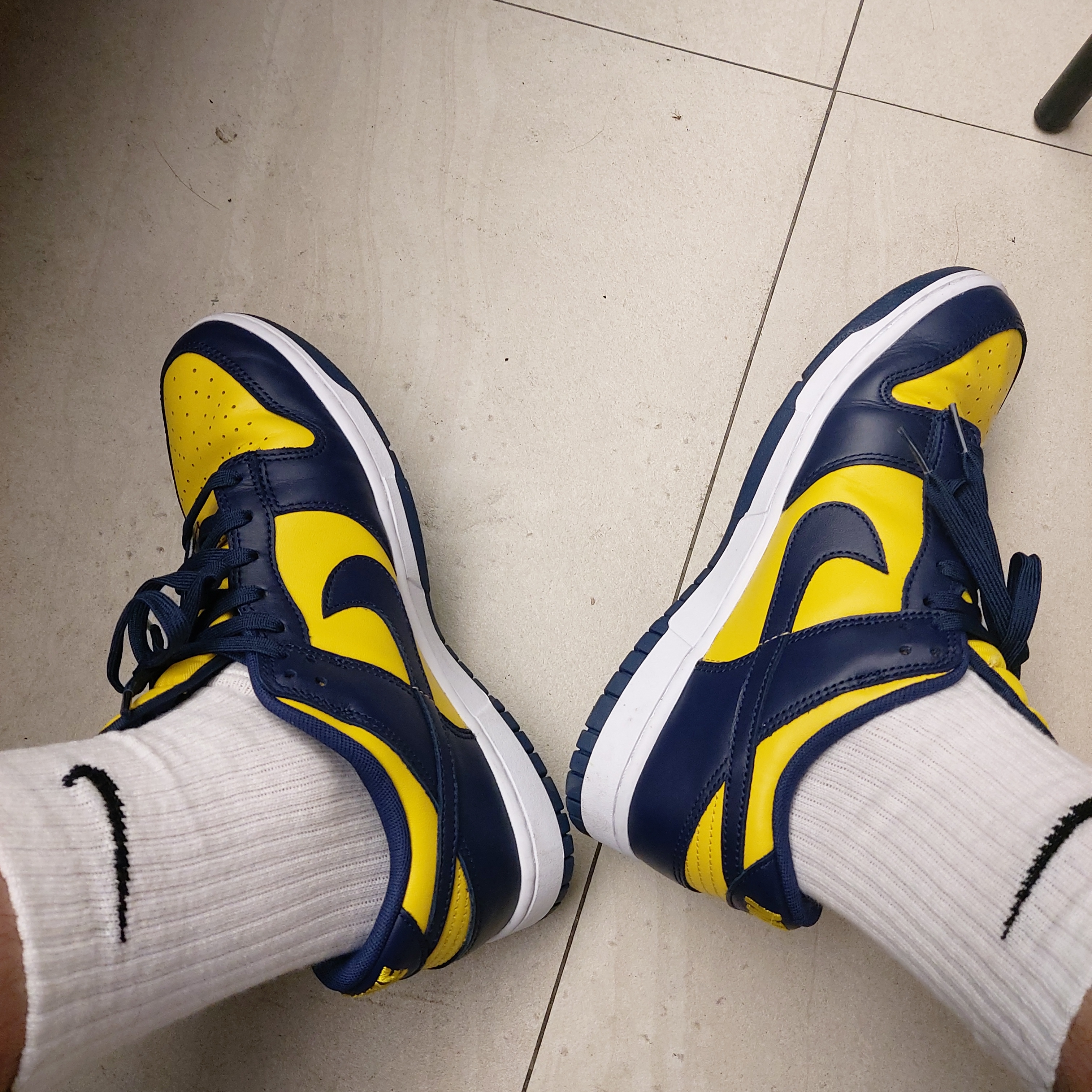 Nike Dunk Low Retro Varsity Maize 착용 스타일
