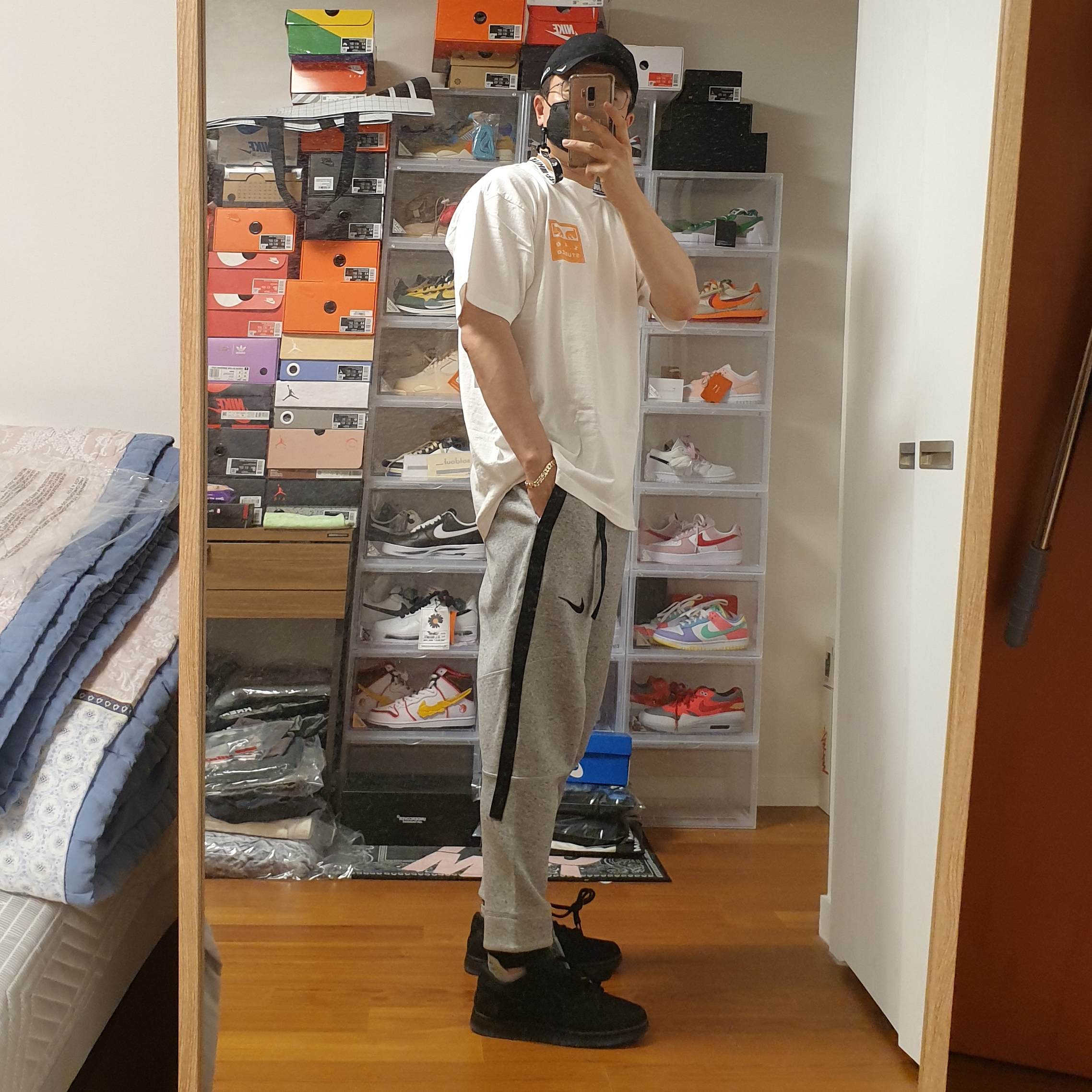 Nike x Undefeated Dunk Low SP 5 On It Black, Nike x Sacai NRG Fleece Pants Dark Grey Heather - US/EU 착용 스타일 - 3
