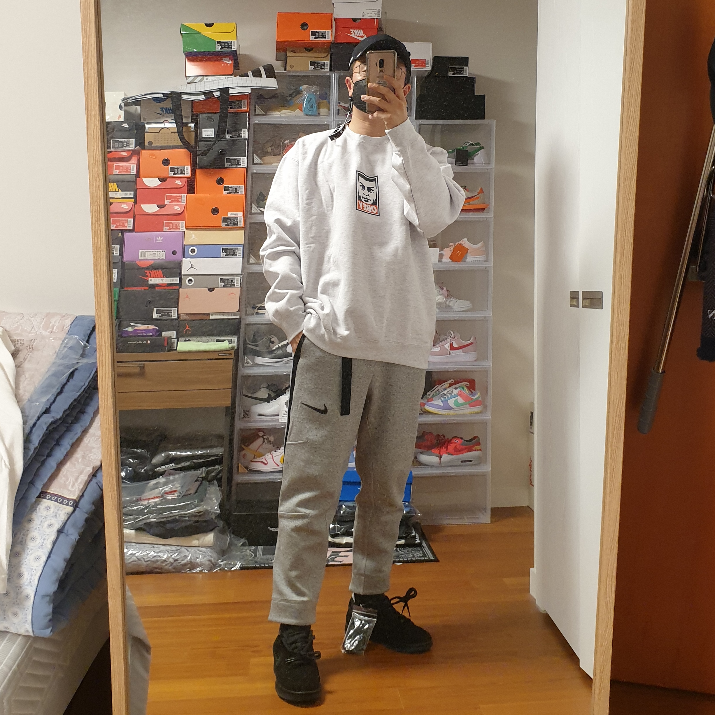 IAB Studio x Obey Beenzino Icon Crew Ash Gray, Nike x Drake Nocta Golf Cap Black 착용 스타일 - 1