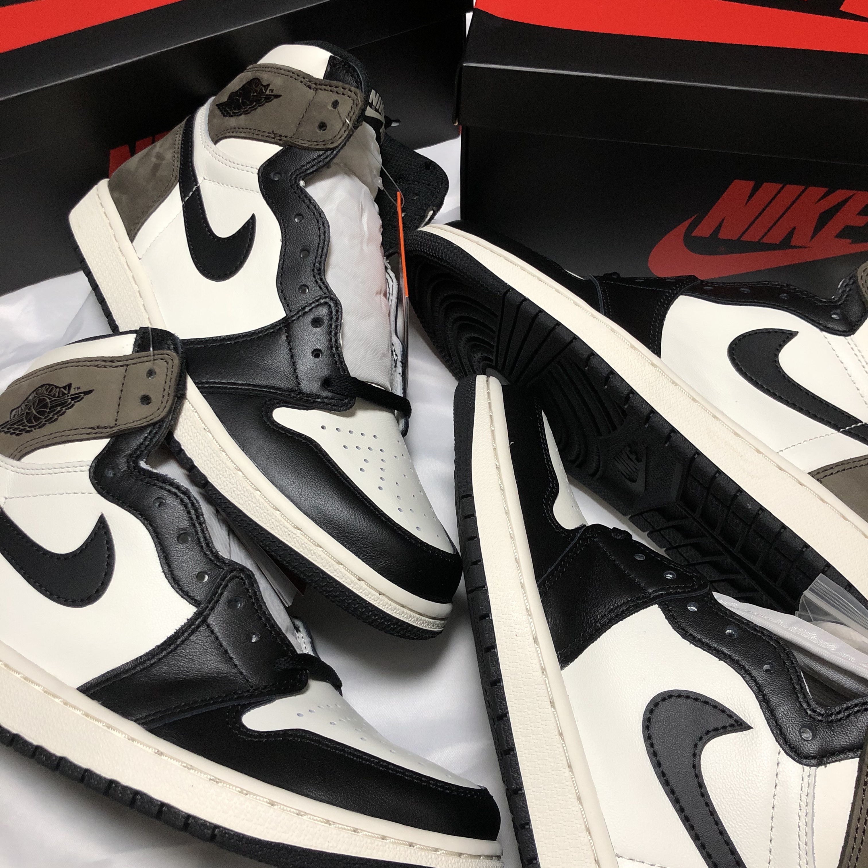 Jordan 1 Retro High OG Black Mocha 착용 스타일