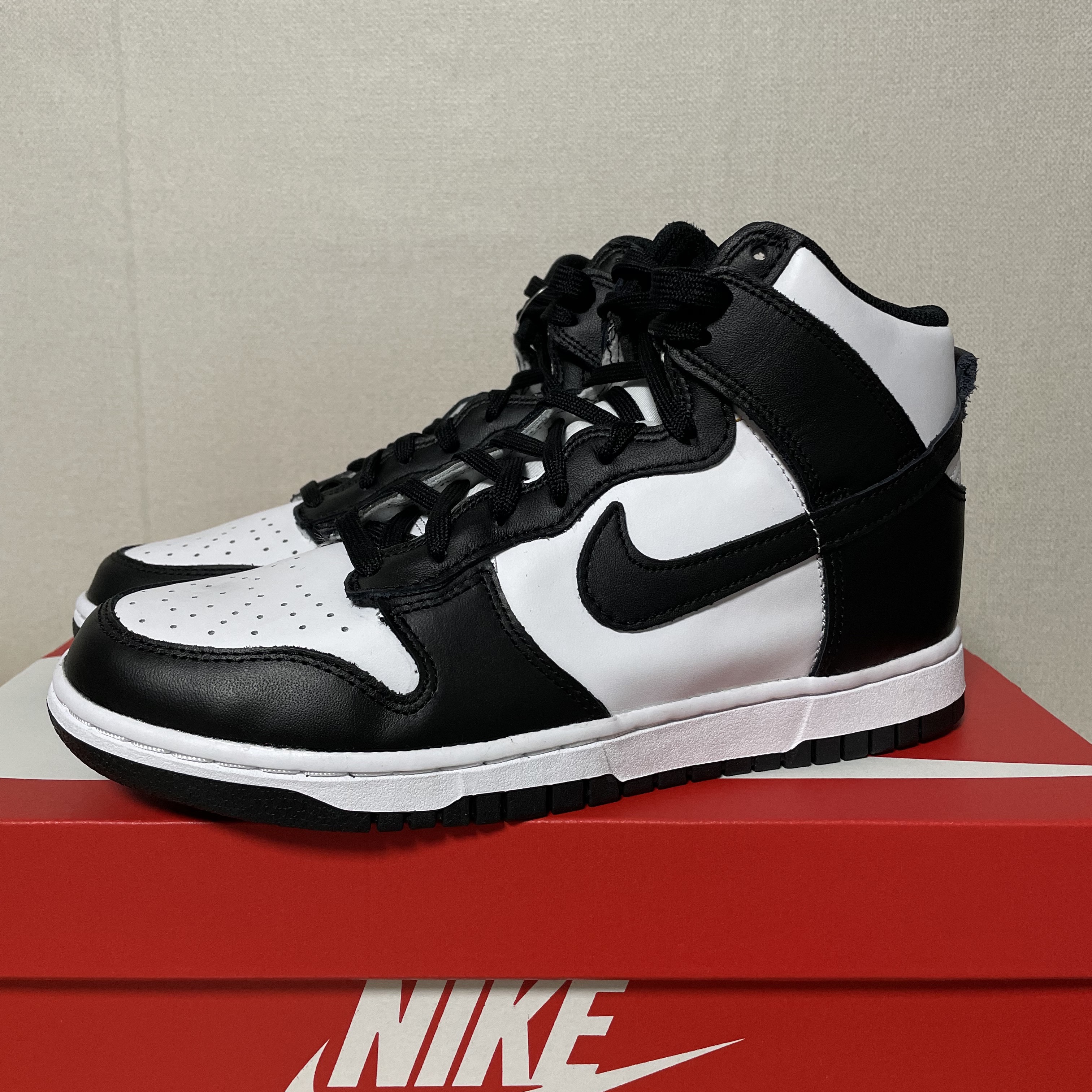 (W) Nike Dunk High Black and White 착용 스타일