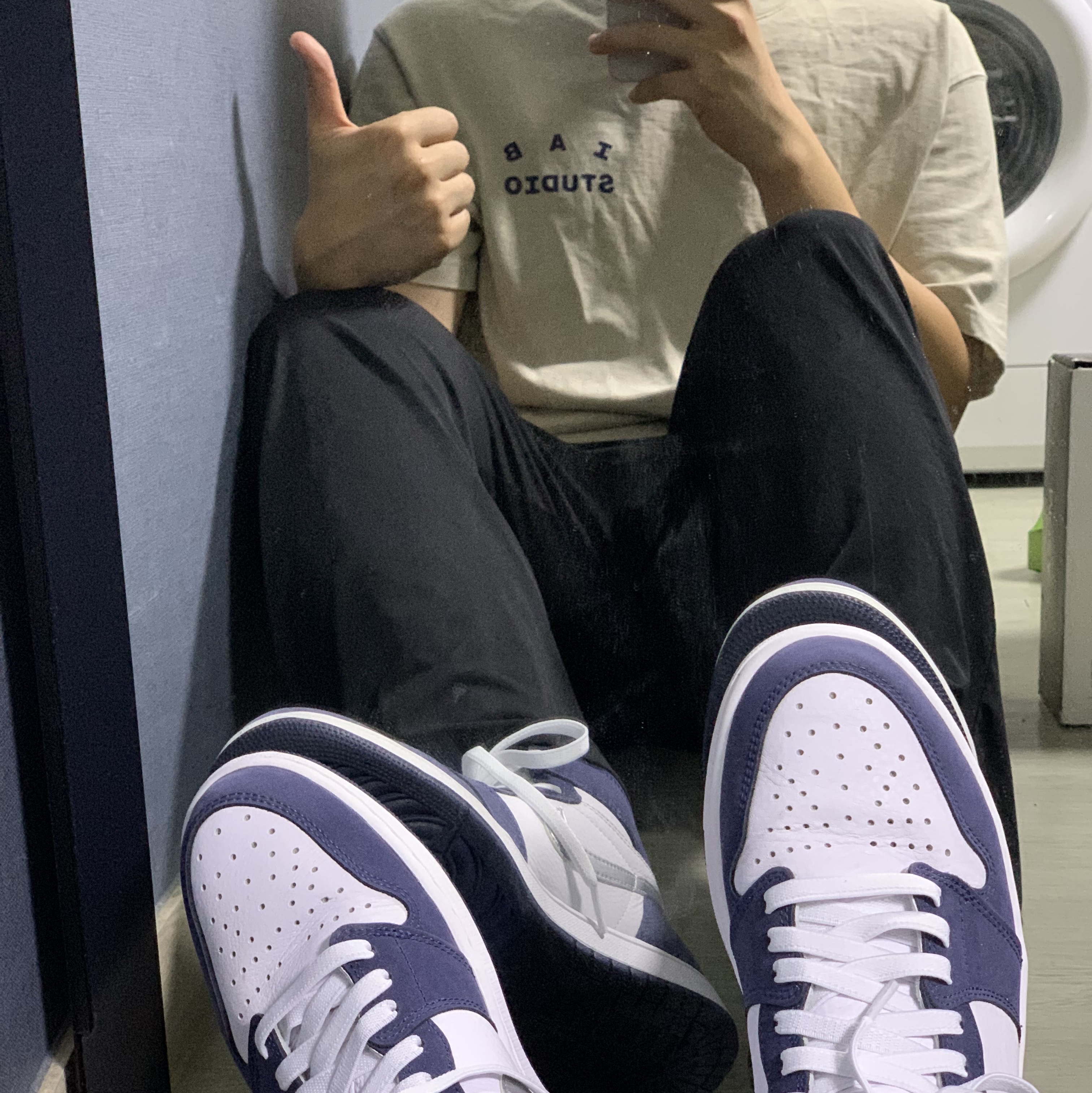 Jordan 1 Retro High OG CO.JP Midnight Navy, IAB Studio Pigment T-Shirt Oatmeal 착용 스타일