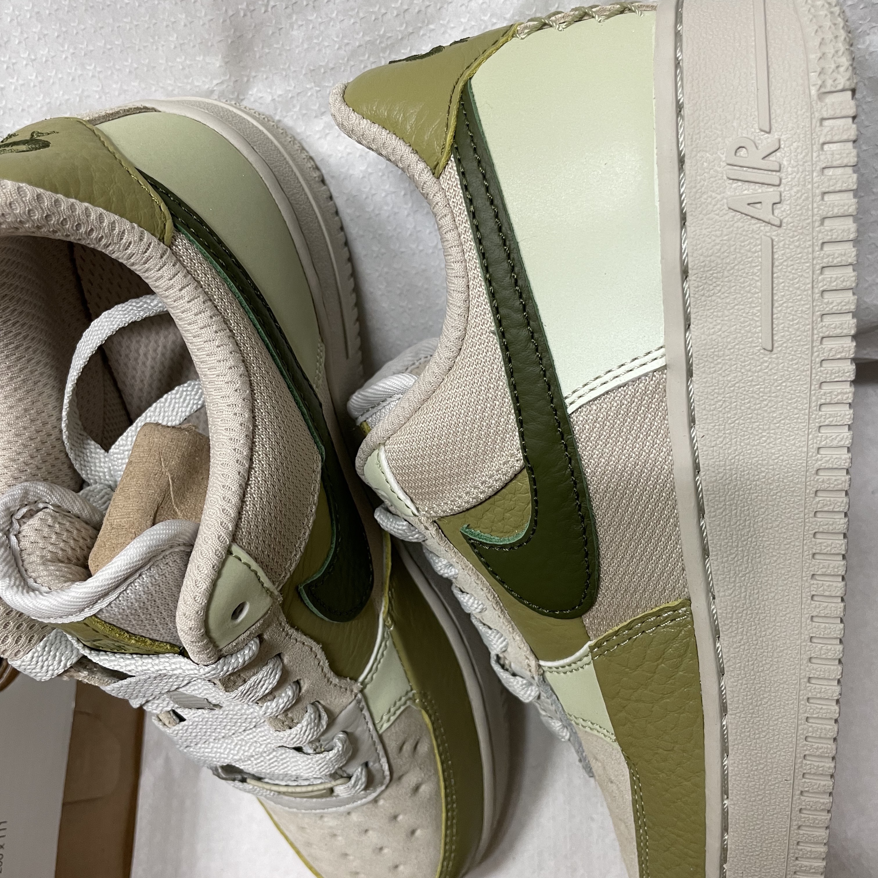 (W) Nike Air Force 1 Low Rough Green 착용 스타일 - 4