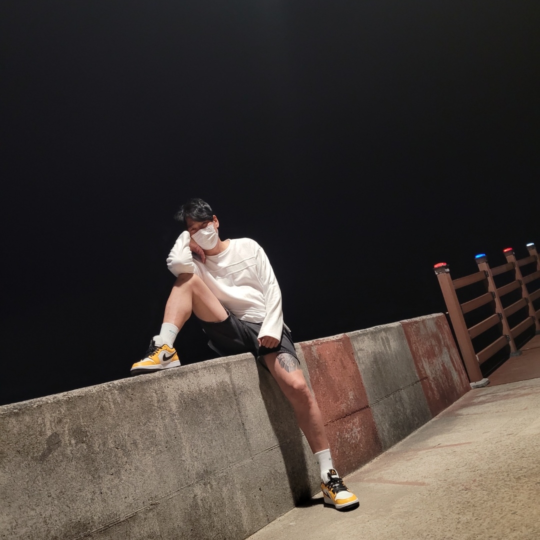 (W) Jordan 1 Low SE Laser Orange 착용 스타일 - 2