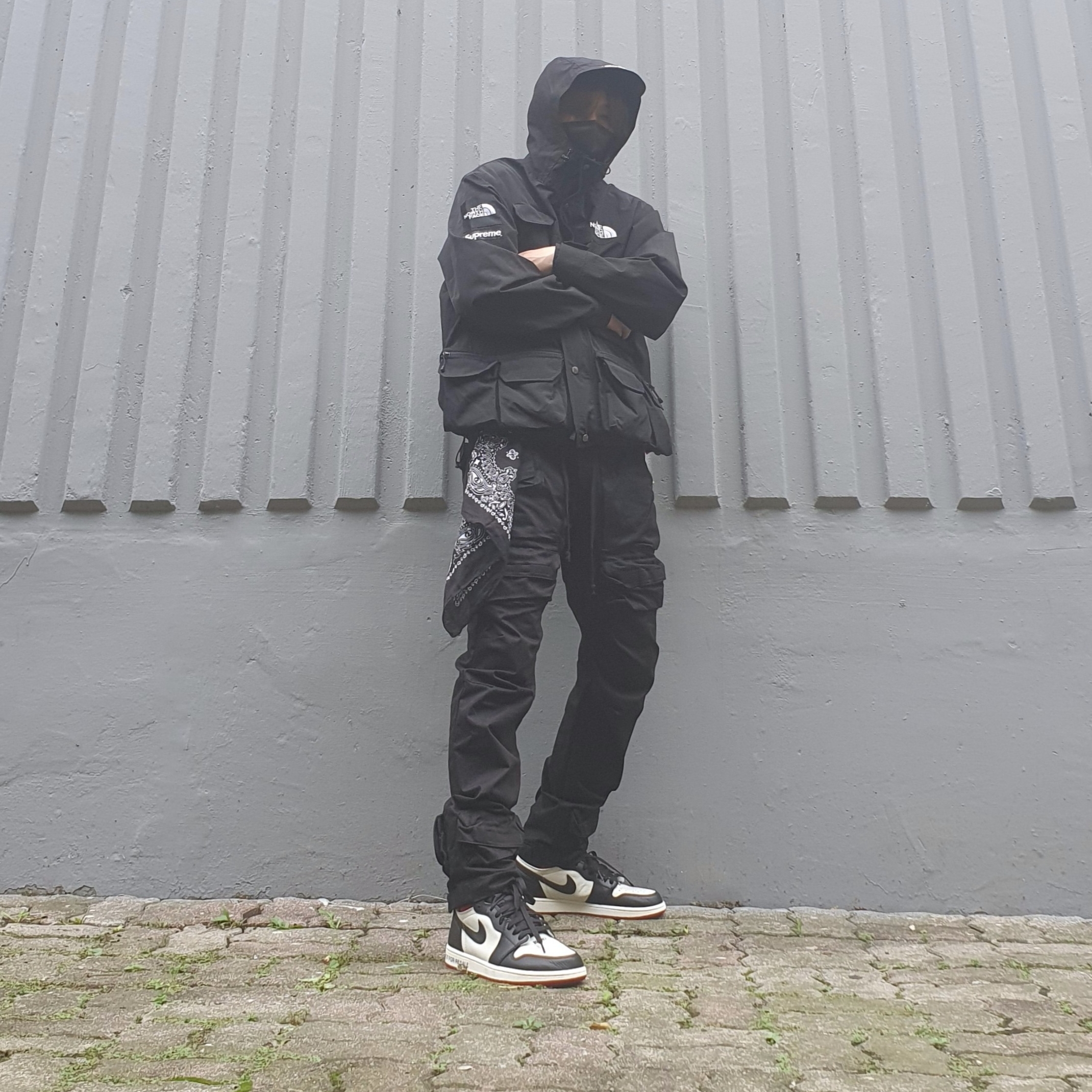 Supreme x The North Face Cargo Jacket Black - 20SS, Jordan 1 Retro High Not for Resale Varsity Red 착용 스타일