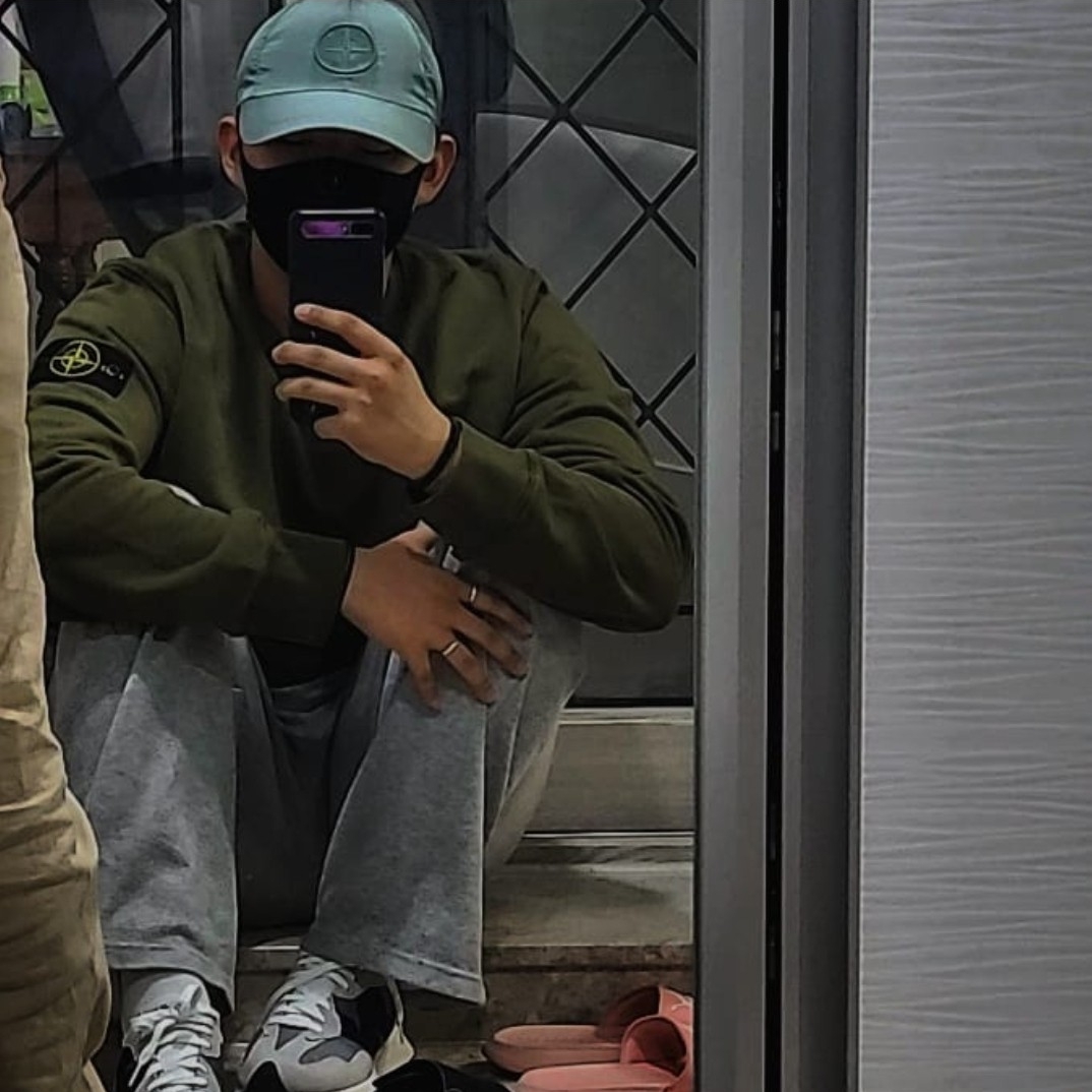 New Balance 327 Grey Purple, Stone Island 63051 Crewneck Sweatshirt Olive Green - 21SS 착용 스타일