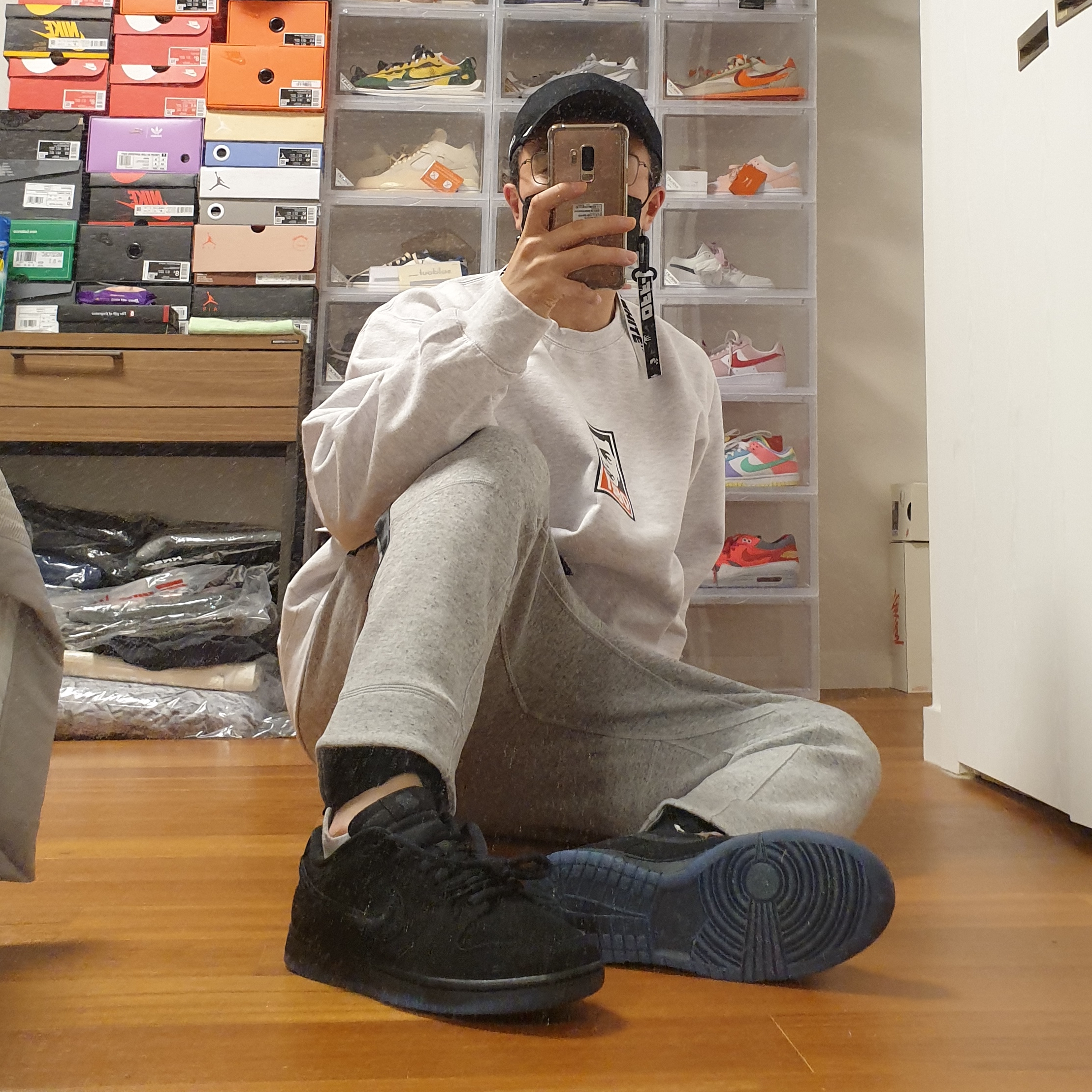 IAB Studio x Obey Beenzino Icon Crew Ash Gray, Nike x Drake Nocta Golf Cap Black 착용 스타일 - 4