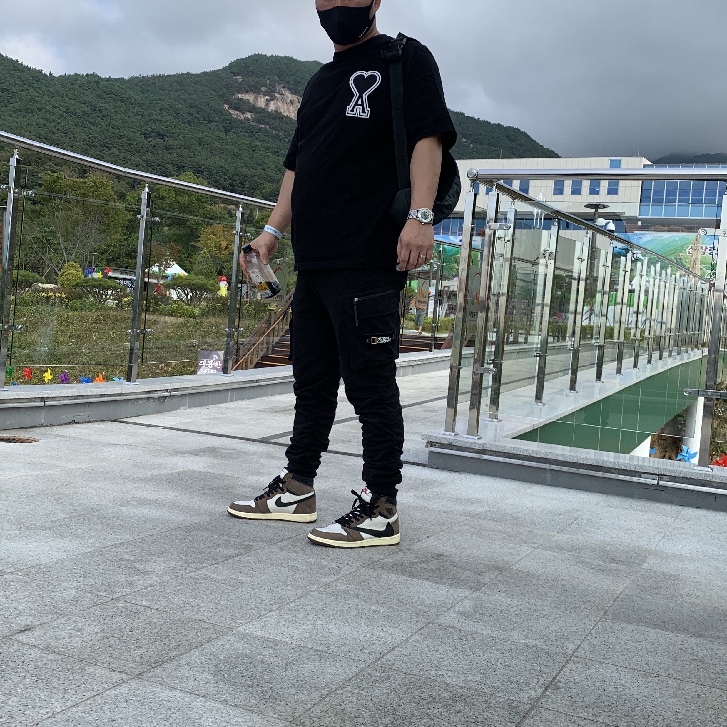 Jordan 1 x Travis Scott Retro High OG SP Mocha 착용 스타일