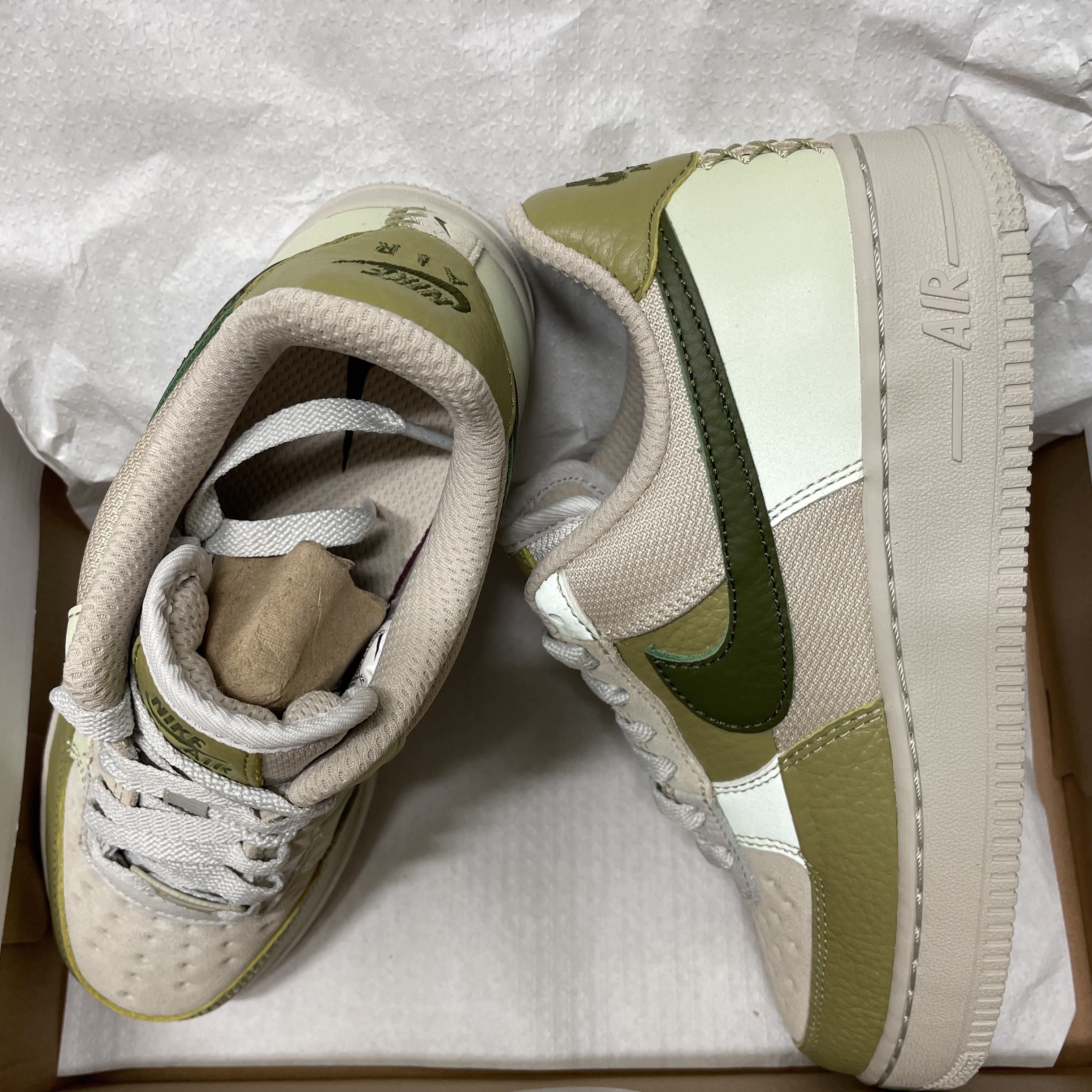 (W) Nike Air Force 1 Low Rough Green 착용 스타일 - 3