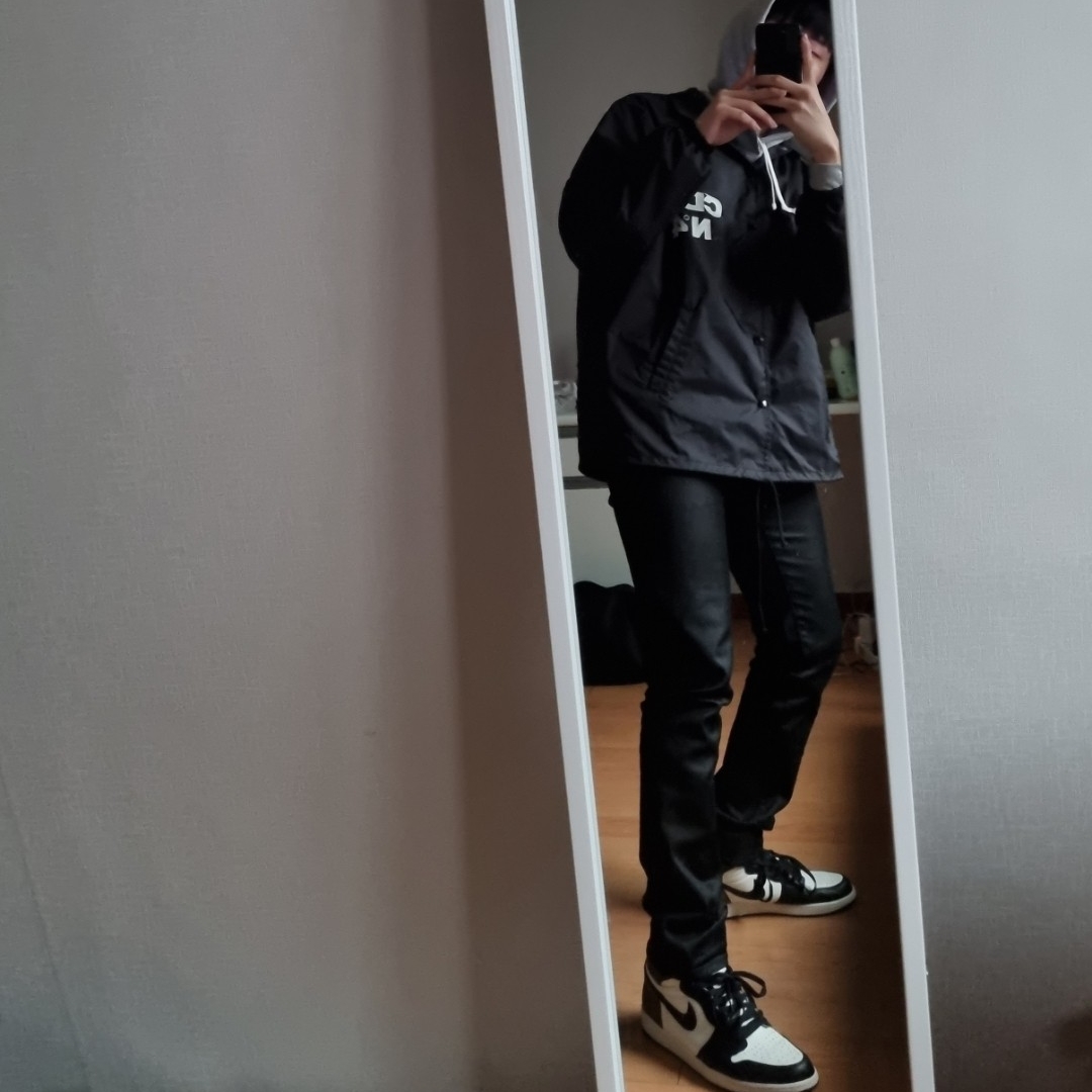 CDG x Stussy Coach Jacket Black, CDG x Stussy Hoodie Grey 착용 스타일
