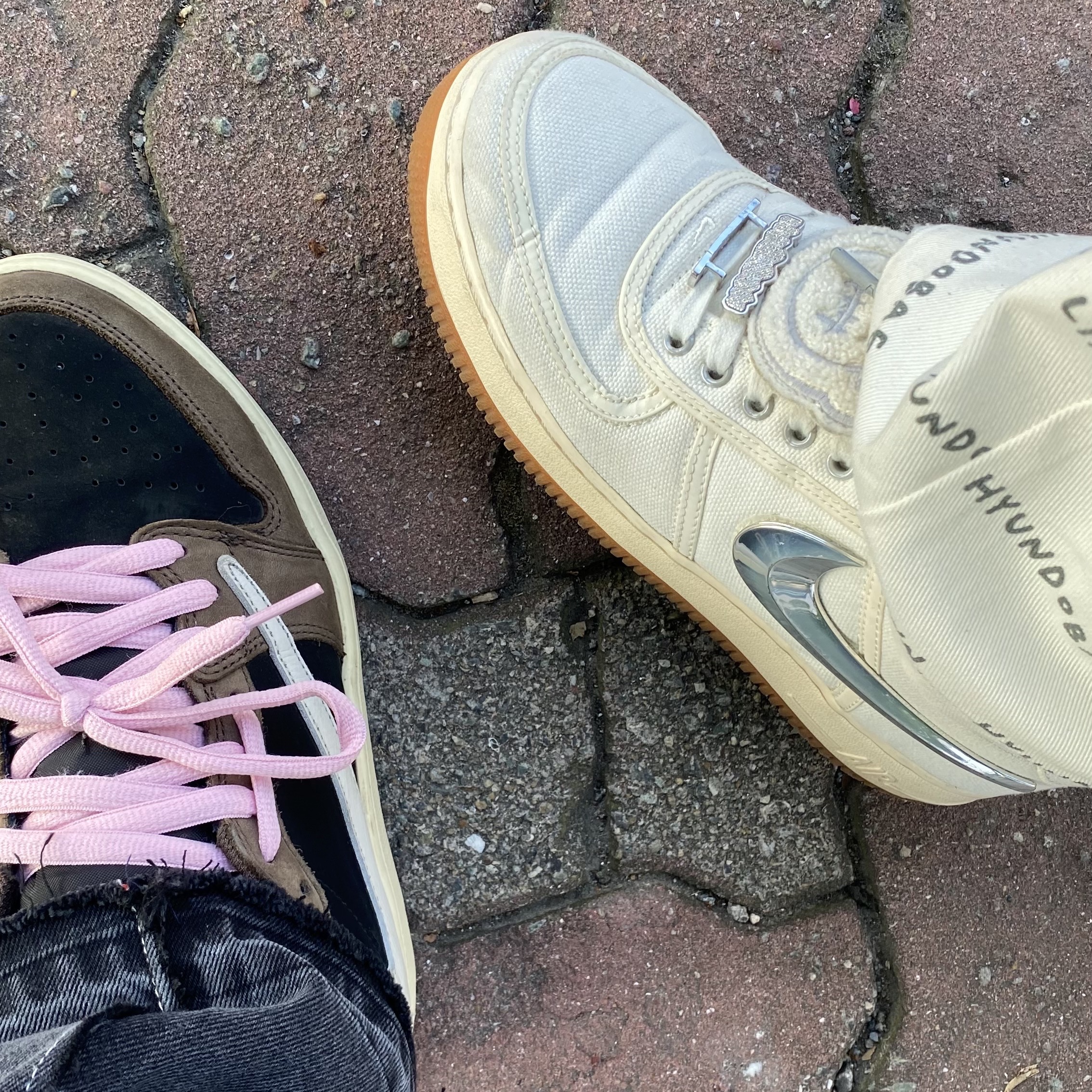 Jordan 1 x Travis Scott Retro Low OG SP Mocha, Nike x Travis Scott Air Force 1 Low Sail 착용 스타일