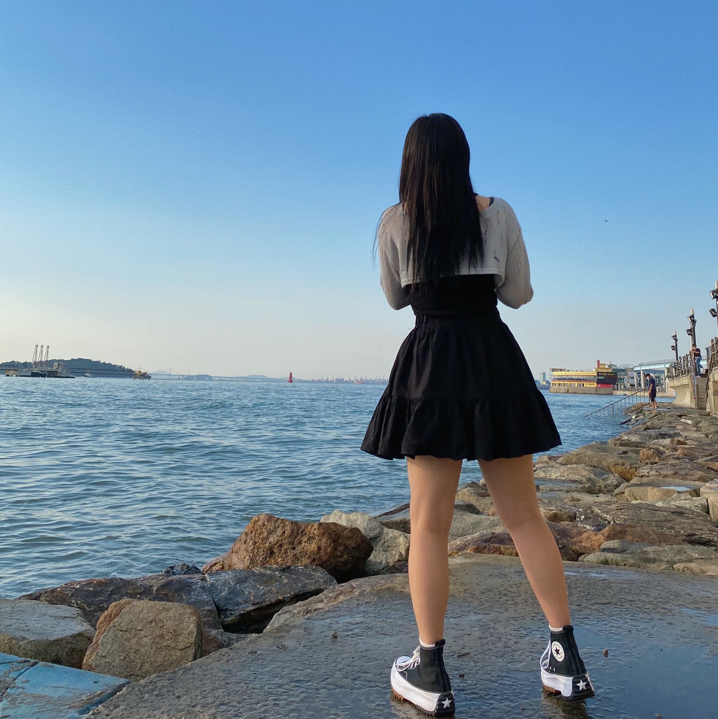 Converse Run Star Hike Hi Black White Gum 착용 스타일 - 1