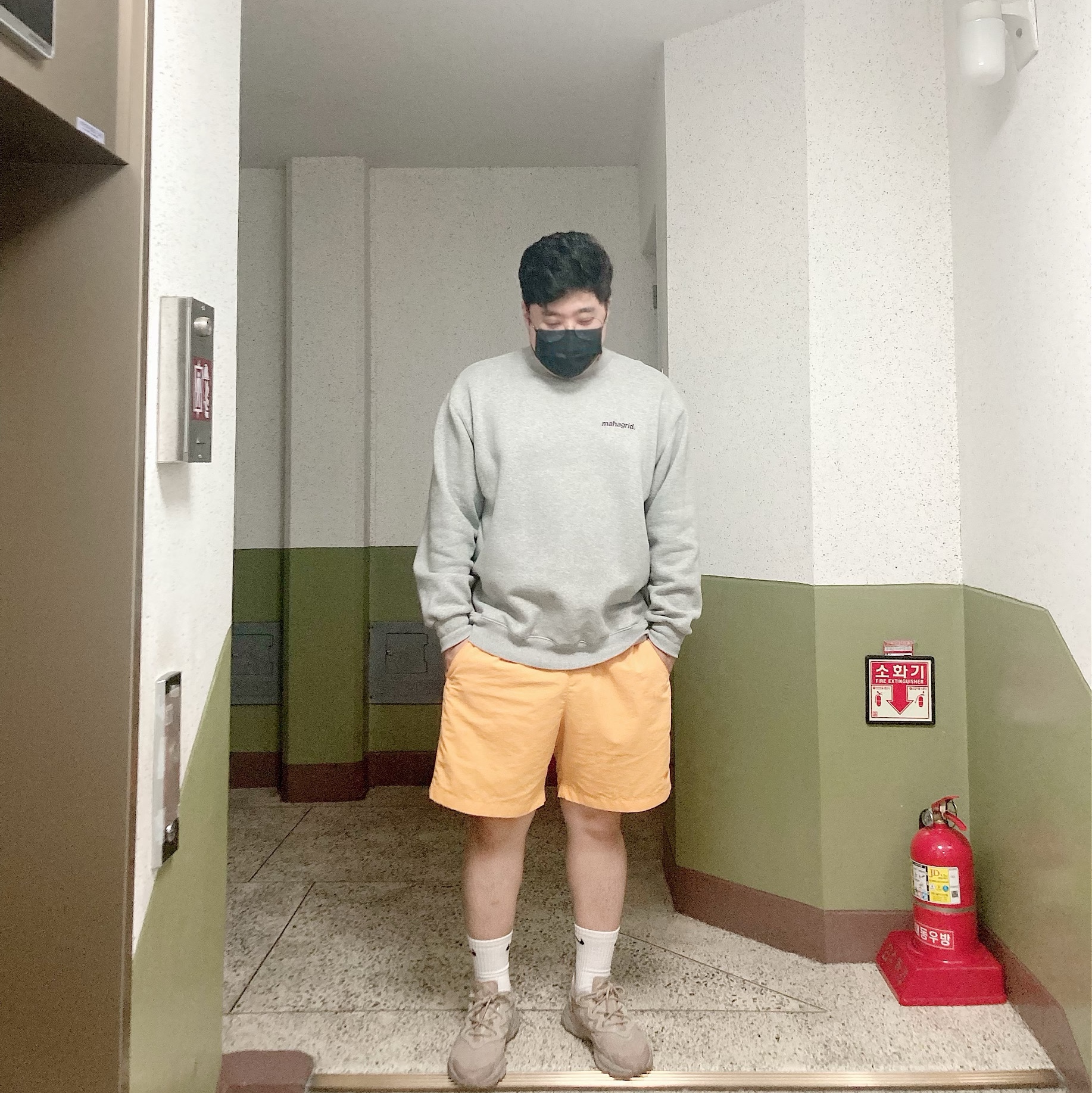 (W) Adidas Ozweego Trace Khaki 착용 스타일 - 1