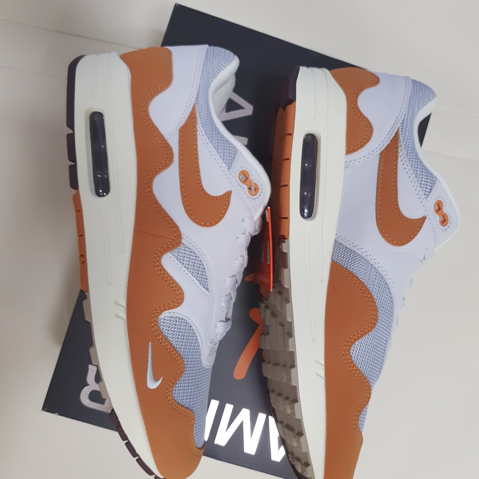 Nike x Patta Air Max 1 Monarch 착용 스타일 - 2
