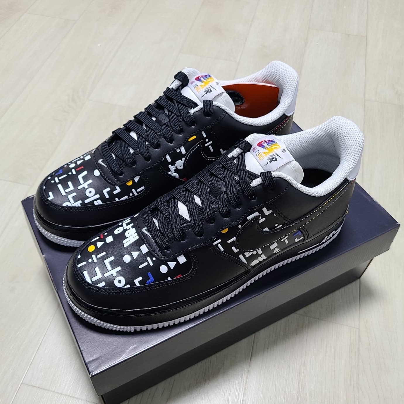 Nike Air Force 1 '07 LV8 Hangul Day 착용 스타일 - 2