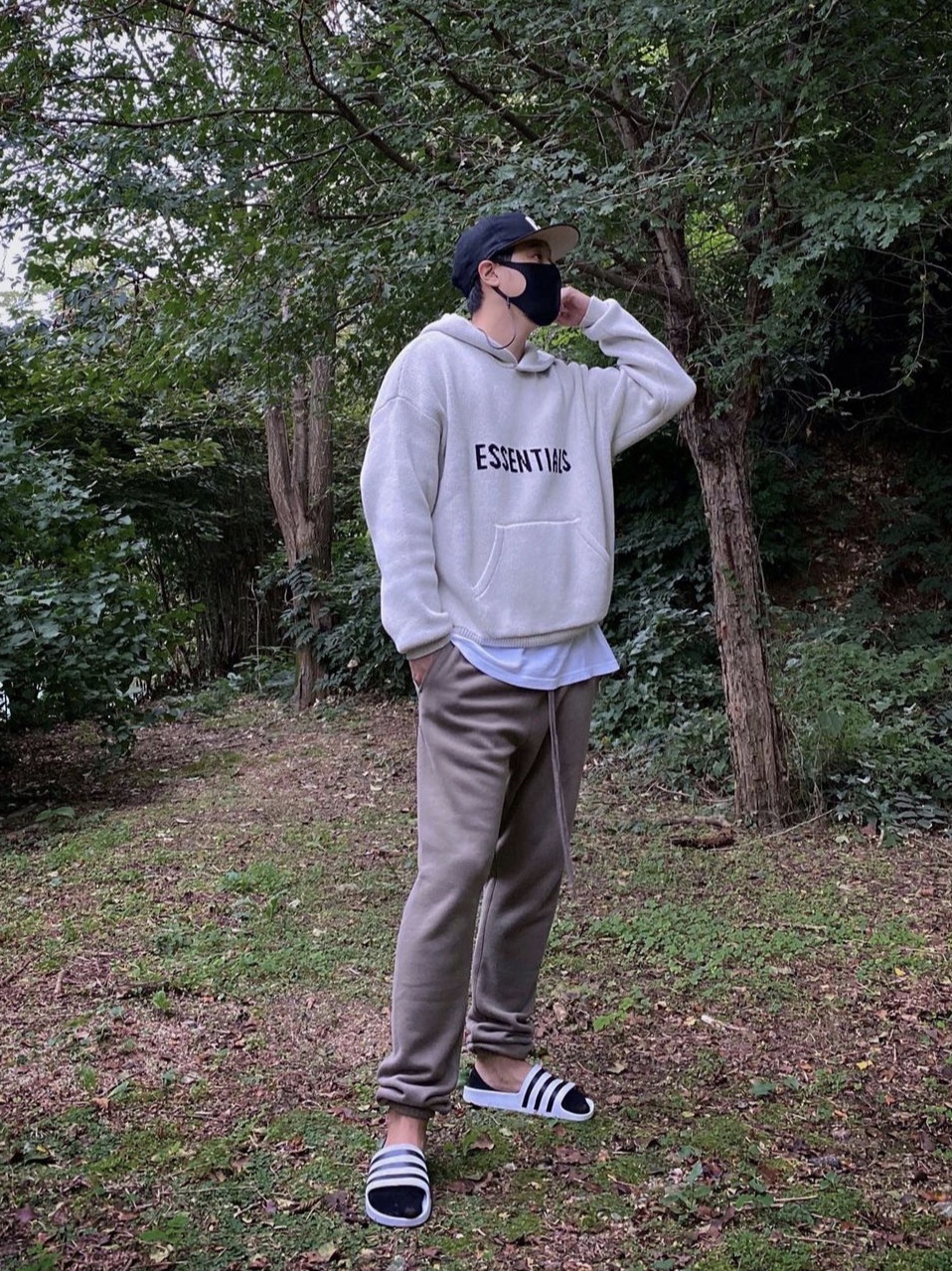 Essentials Knit Pullover Hoodie Oatmeal - 21SS, Essentials Sweatpants Taupe - 20FW 착용 스타일