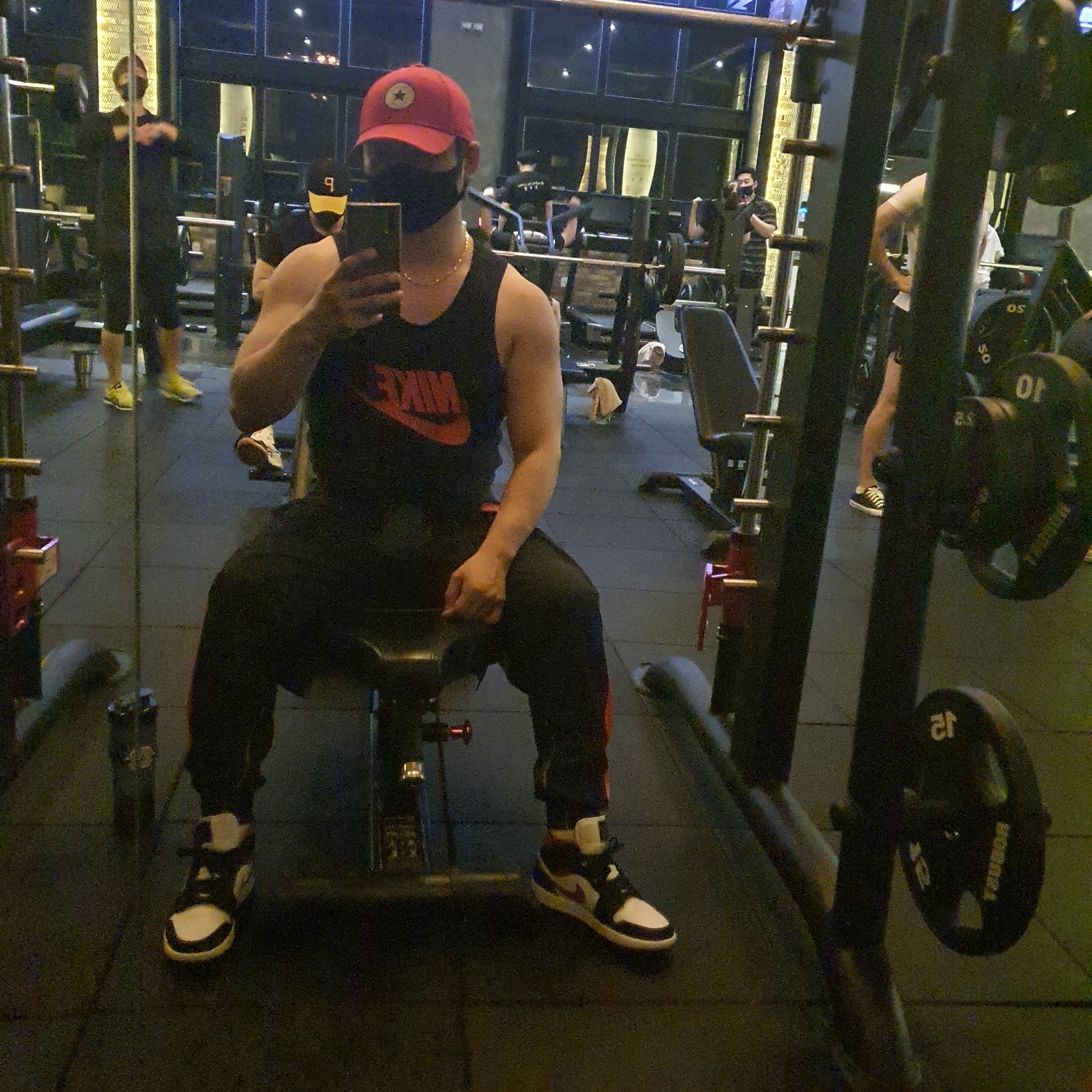 Jordan 1 Mid Gym Red Black White 착용 스타일