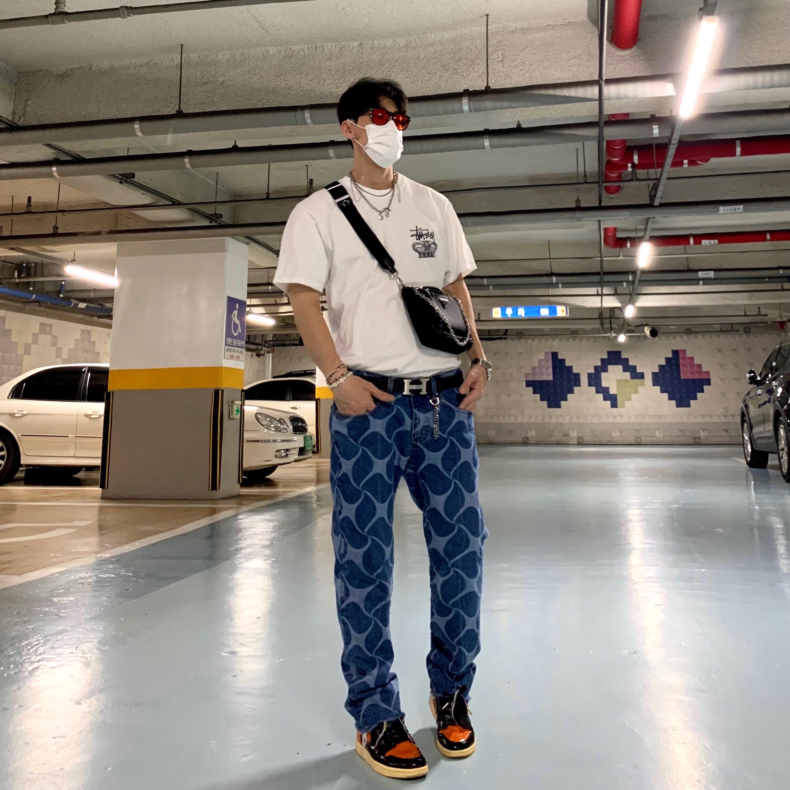 Jordan 1 Retro High Shattered Backboard 3.0, Stussy One World T-Shirt White 착용 스타일 - 2