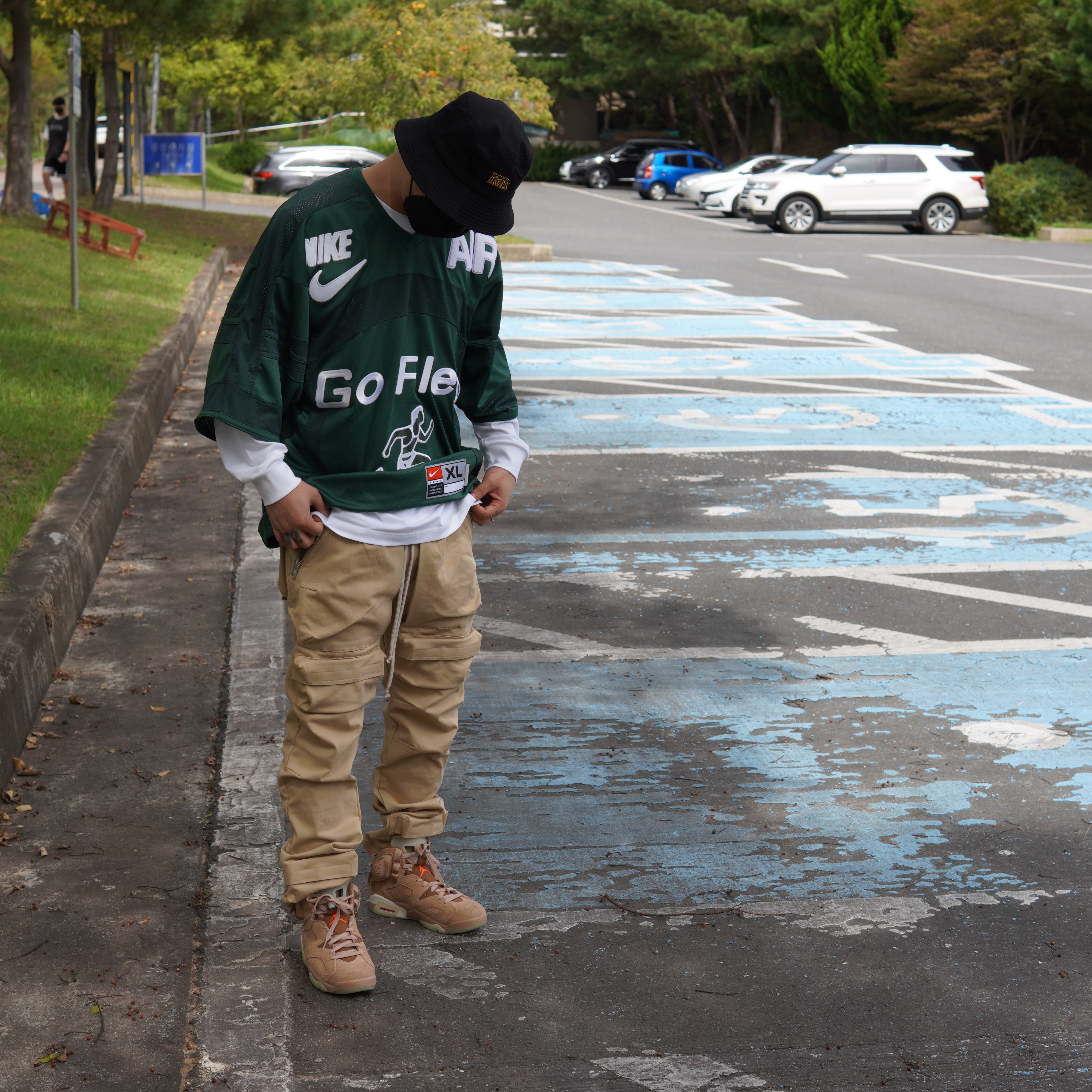 Jordan 6 x Travis Scott Retro SP British Khaki, Nike x Cactus Plant Flea Market S/S Jersey Green - Asia 착용 스타일