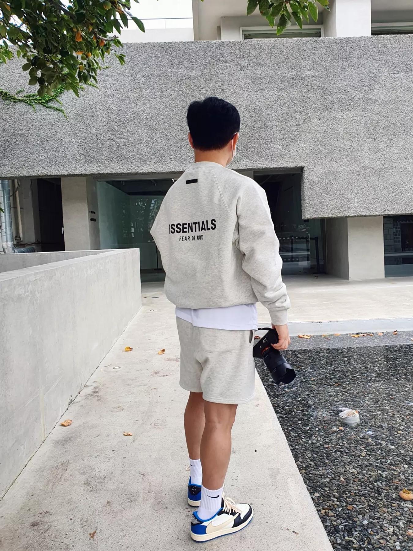 Essentials Pull-Over Crewneck Sweatshirt Oatmeal - 21SS, Essentials Sweatshorts Oatmeal - 21SS 착용 스타일 - 2
