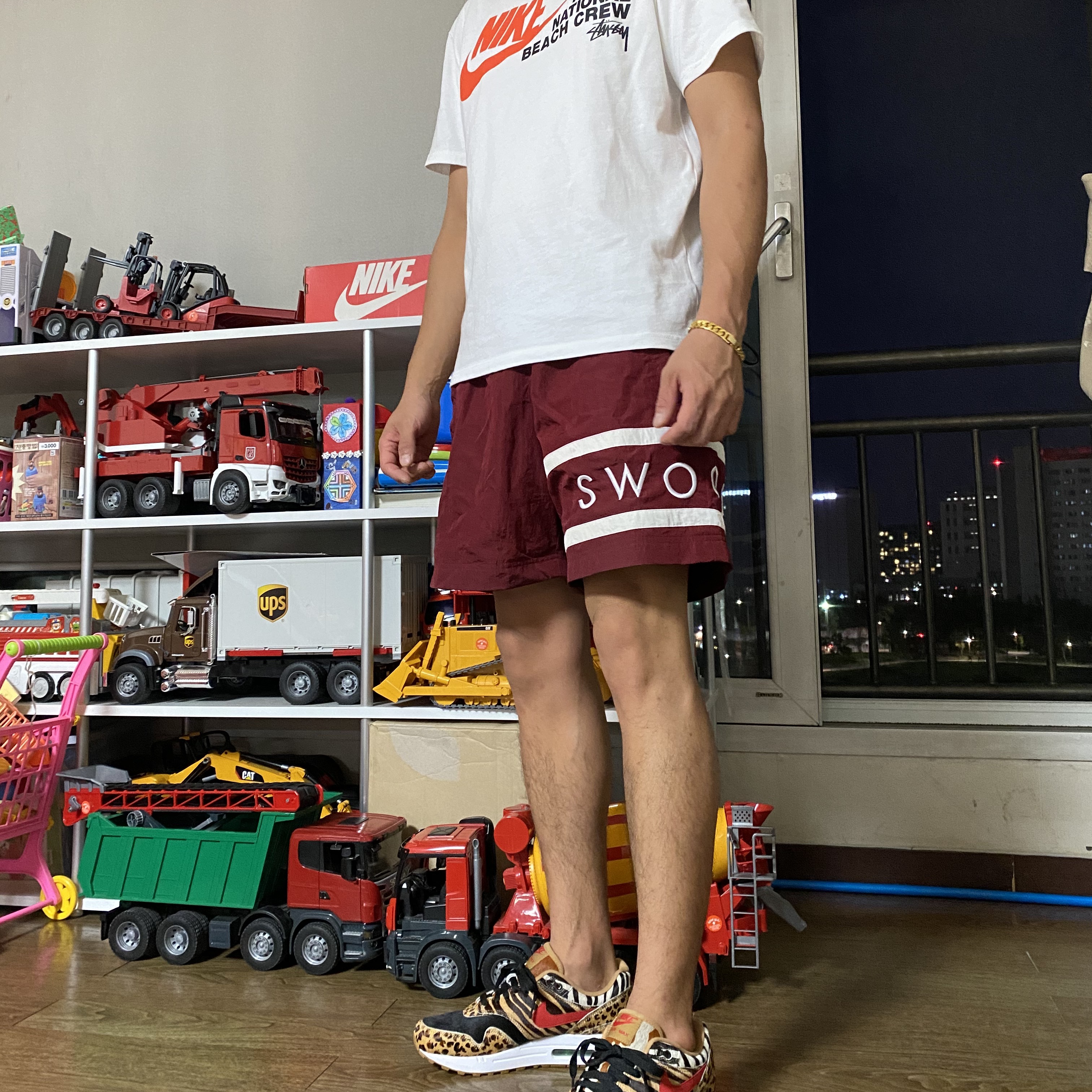 Nike x Stussy International Beach Crew T-Shirt White - US/EU, Nike x Atmos Air Max 1 Animal Pack 2.0 착용 스타일